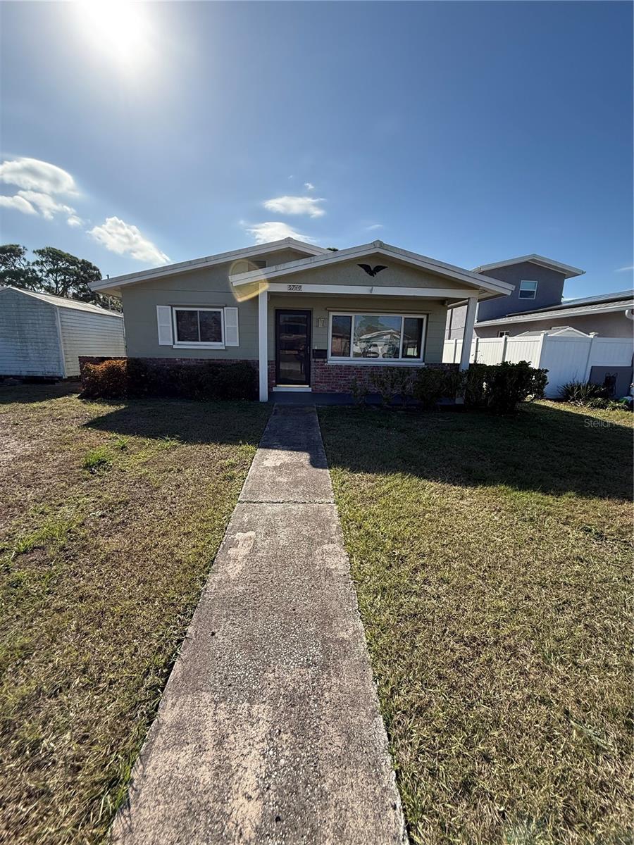 Image 5 of 27 For 5744 17th Avenue N