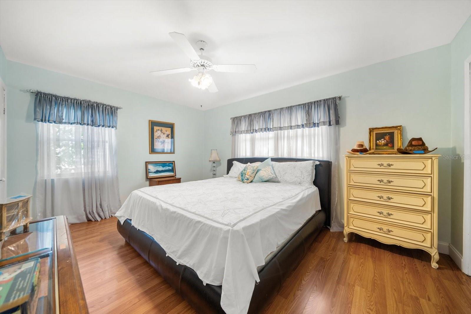 Image 16 of 27 For 1225 Ridge Avenue