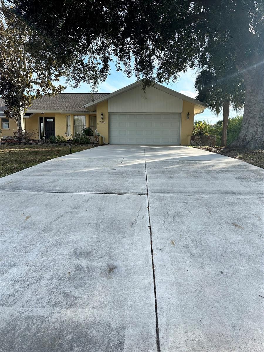 Image 4 of 47 For 10253 Winstead Avenue