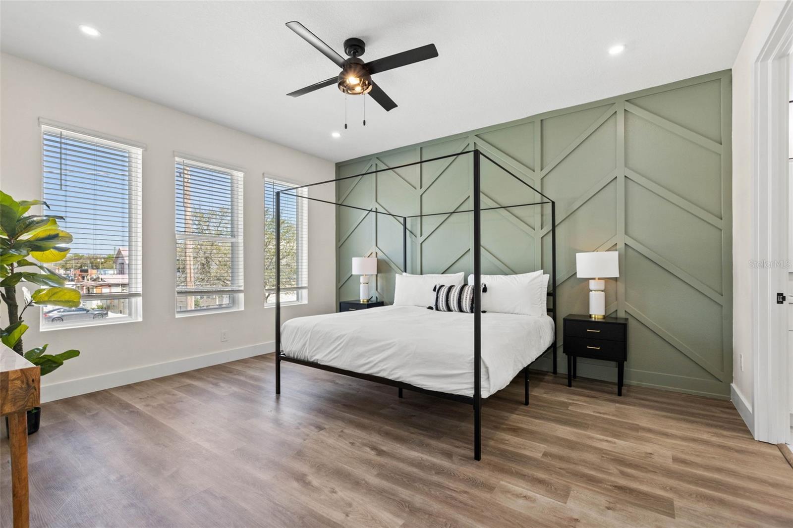 Image 2 of 32 For 121 Warren Avenue 3