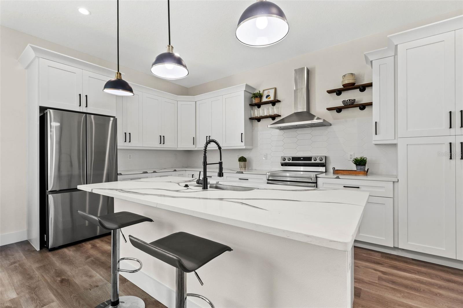 Image 3 of 32 For 121 Warren Avenue 3