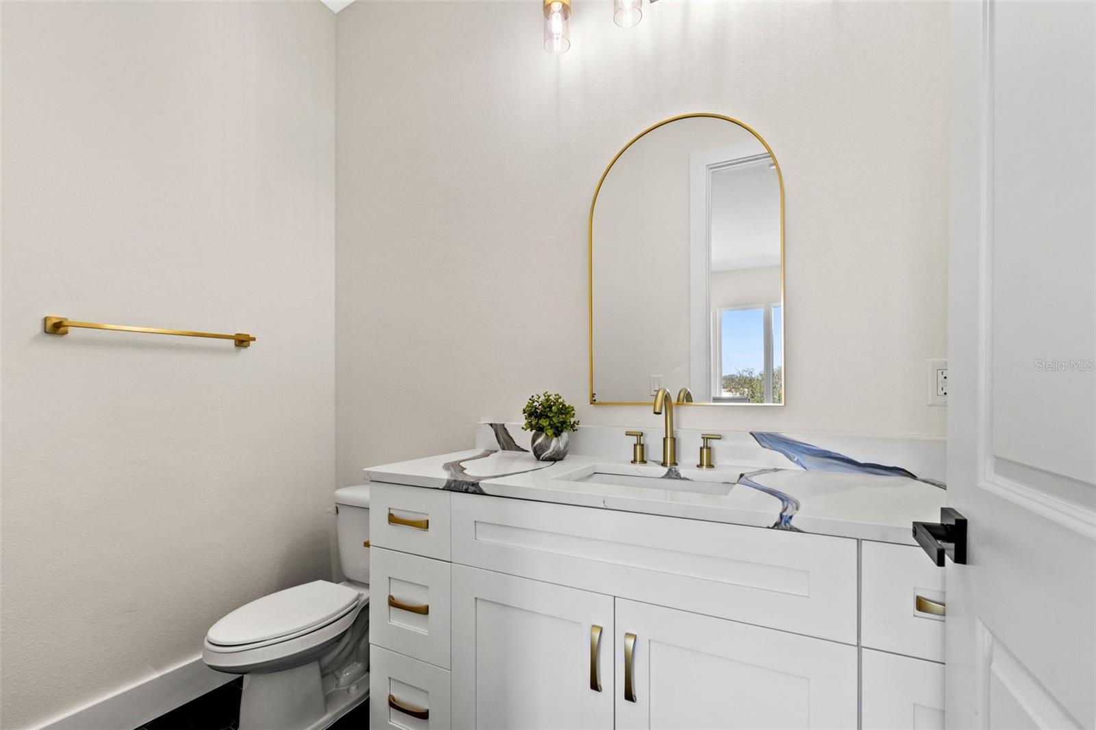 Image 32 of 32 For 121 Warren Avenue 3