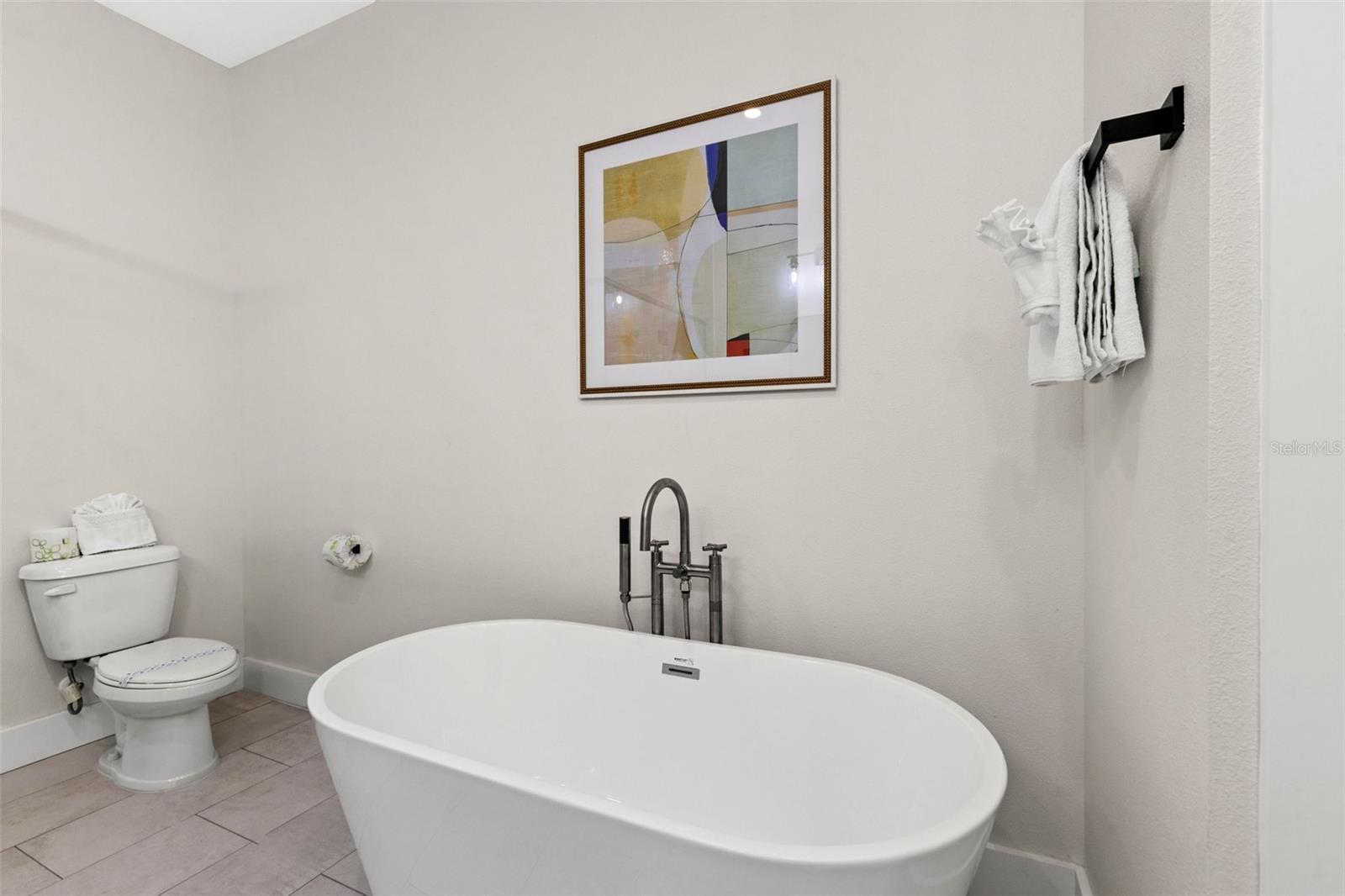 Image 4 of 32 For 121 Warren Avenue 3