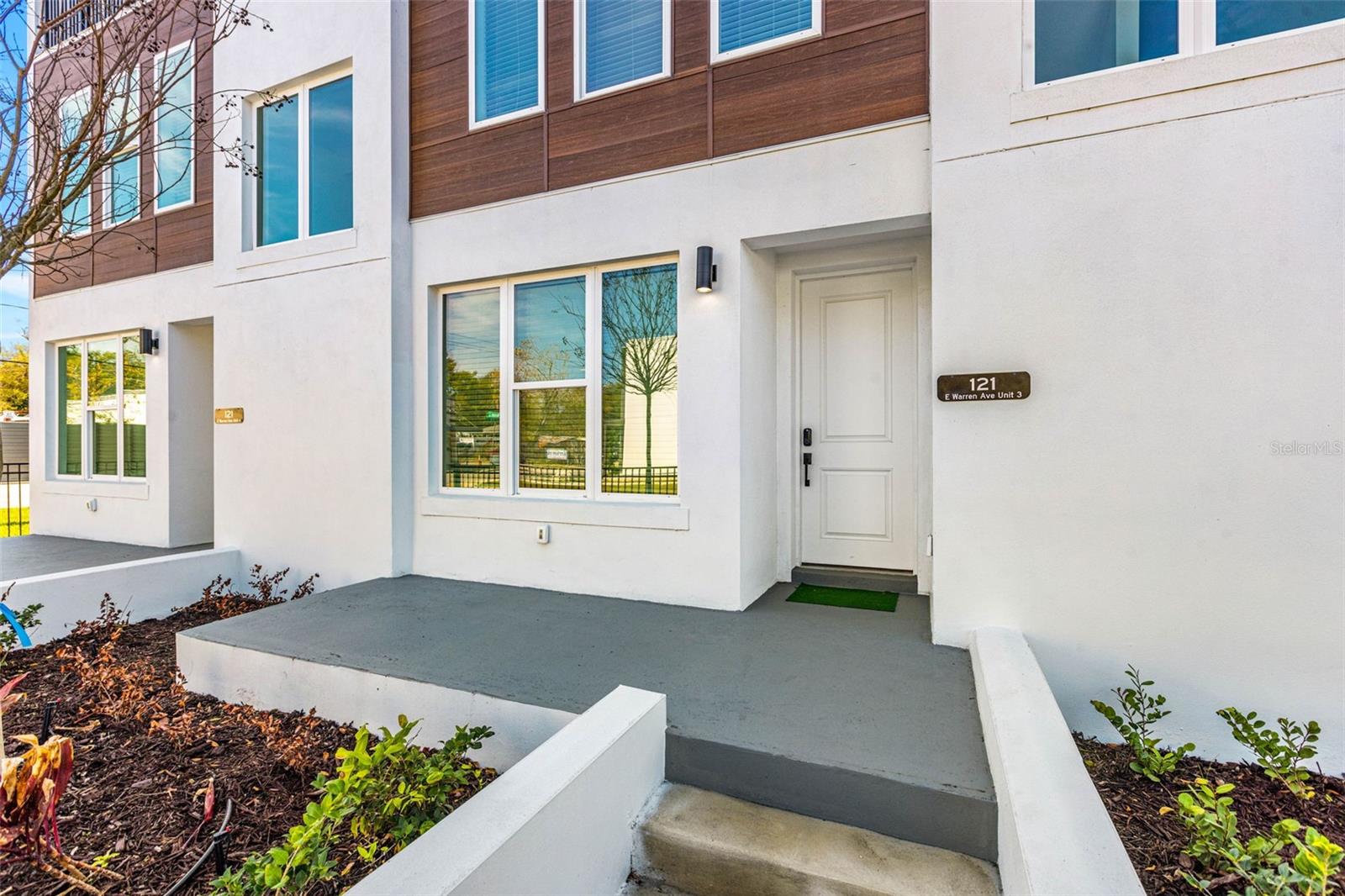 Image 6 of 32 For 121 Warren Avenue 3