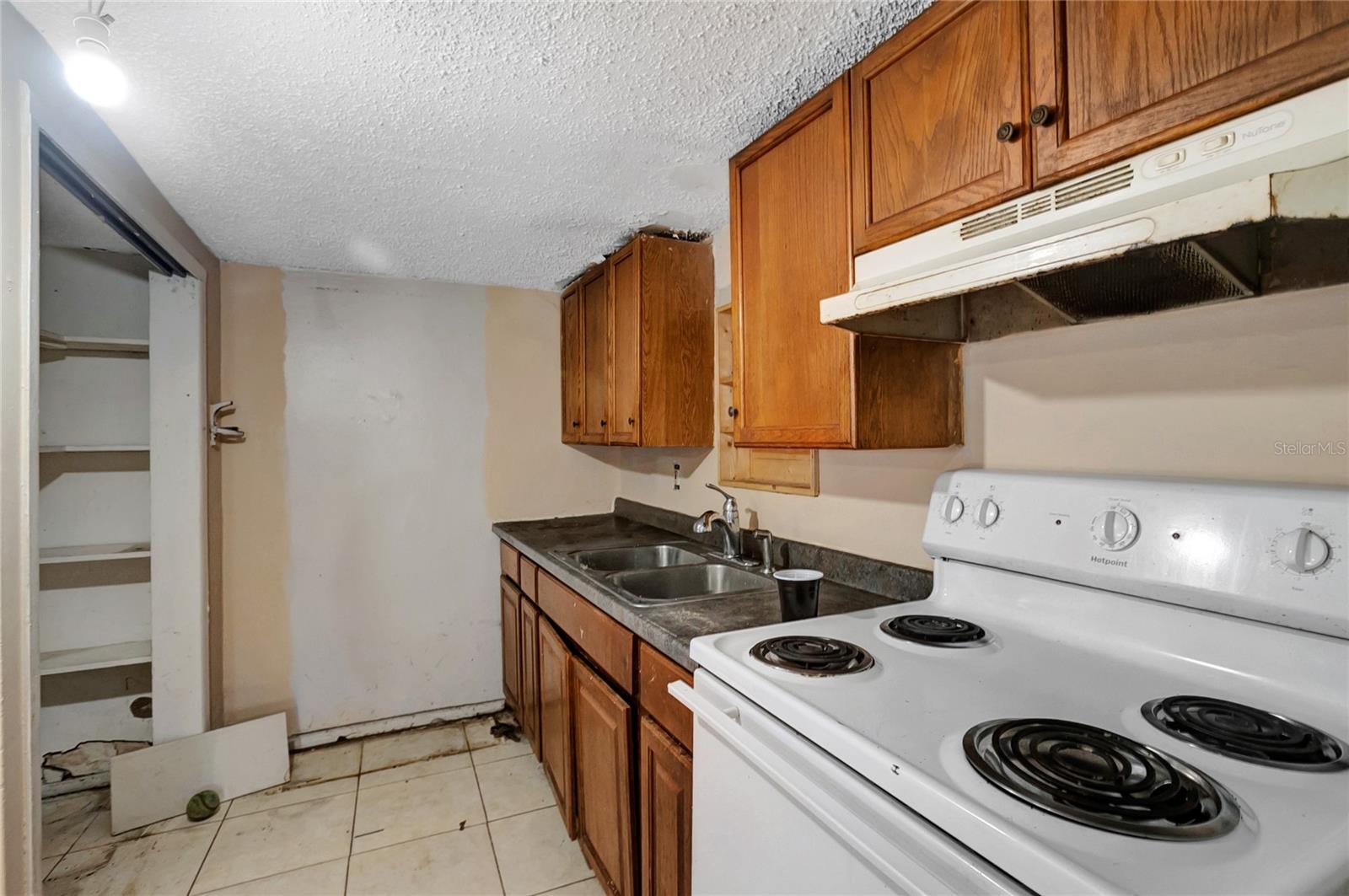 Listing photo id 8 for 7006 Palmetto Lane