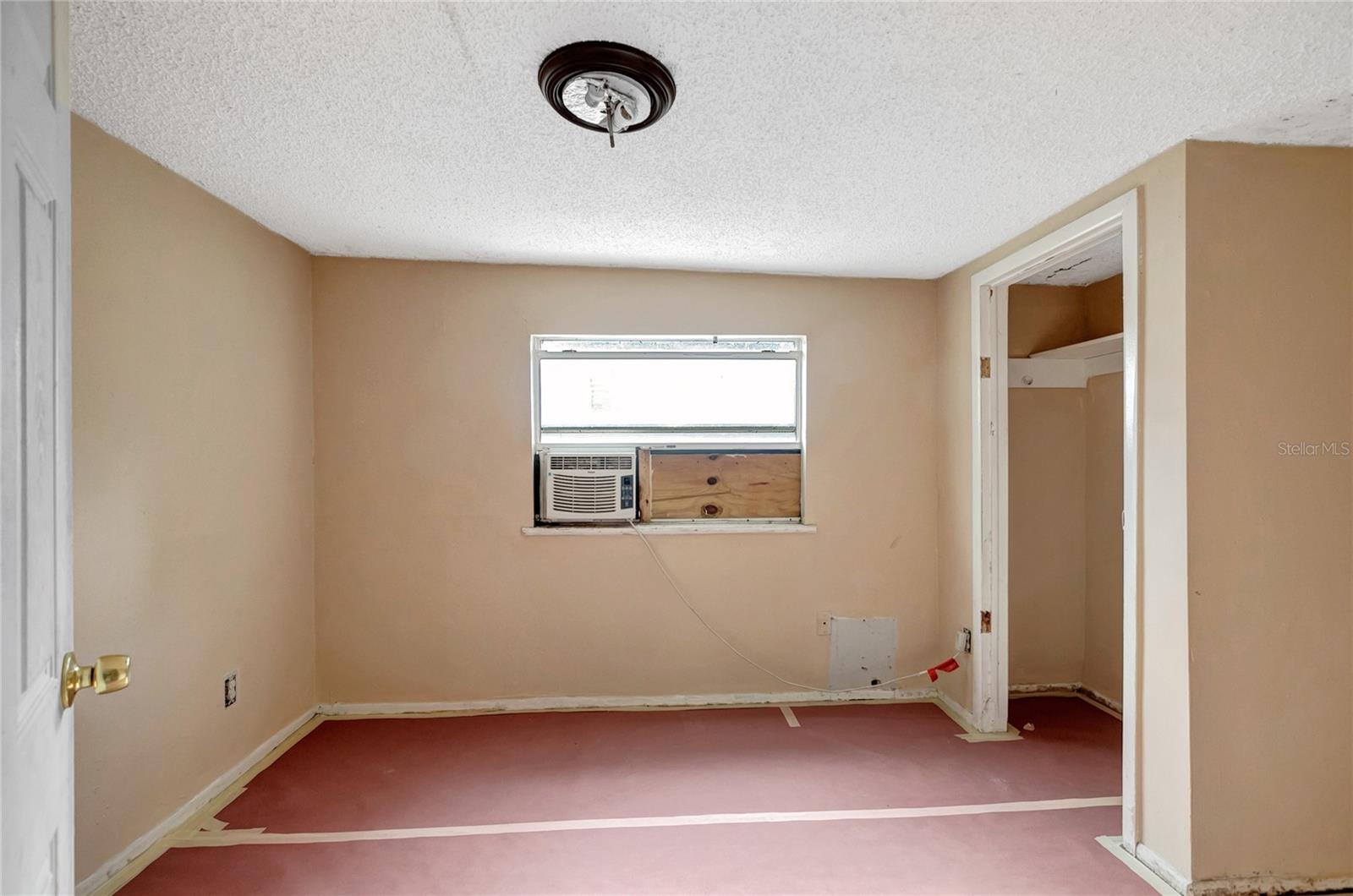 Listing photo id 10 for 7006 Palmetto Lane