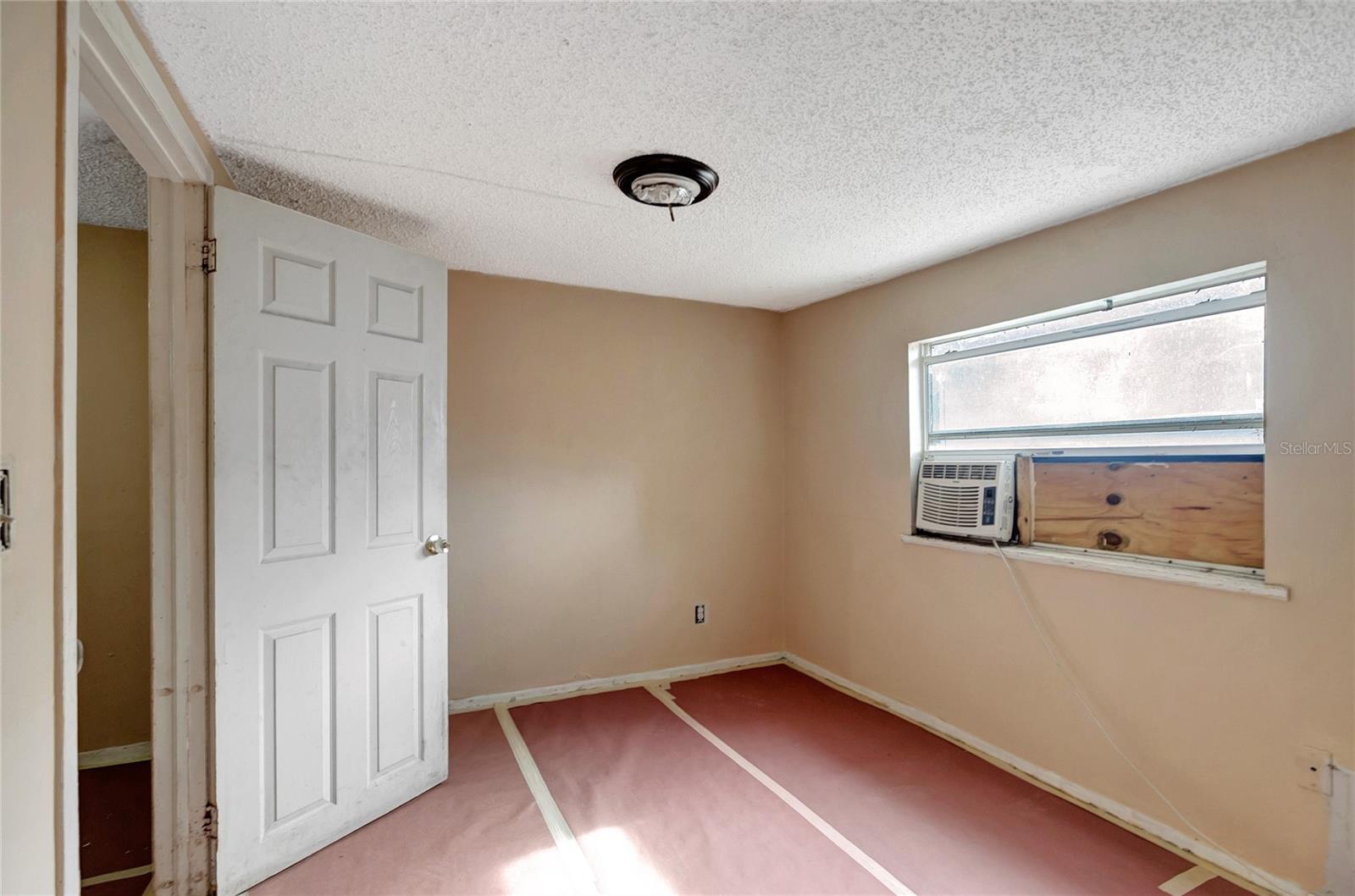 Listing photo id 12 for 7006 Palmetto Lane