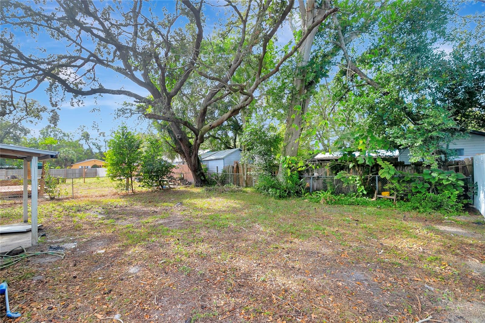 Listing photo id 13 for 7006 Palmetto Lane