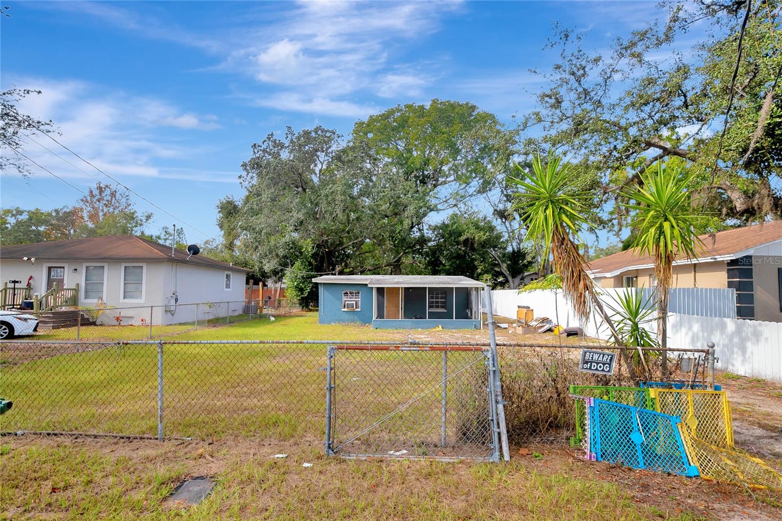 Listing photo id 15 for 7006 Palmetto Lane