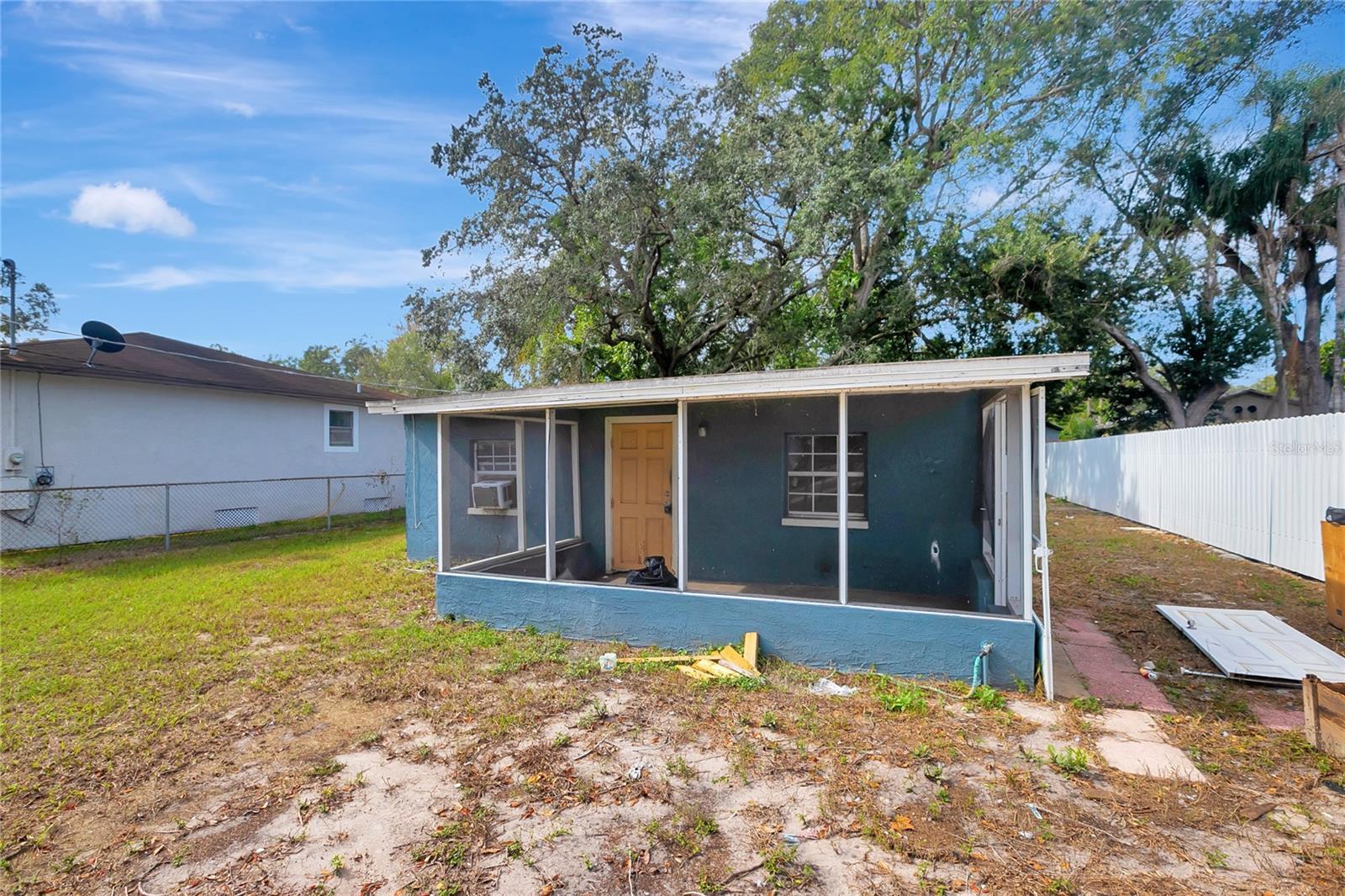 Listing photo id 1 for 7006 Palmetto Lane