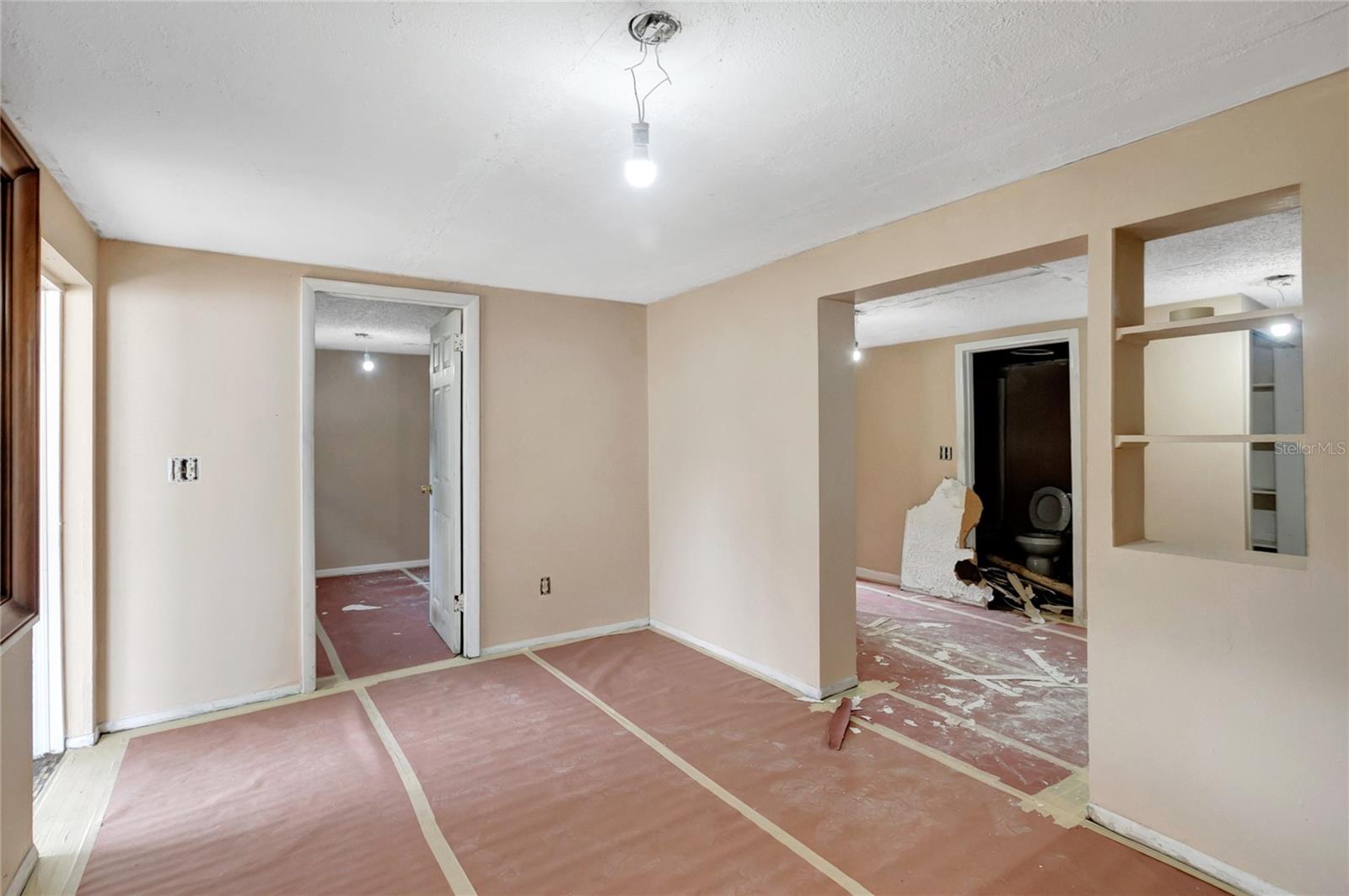 Listing photo id 5 for 7006 Palmetto Lane