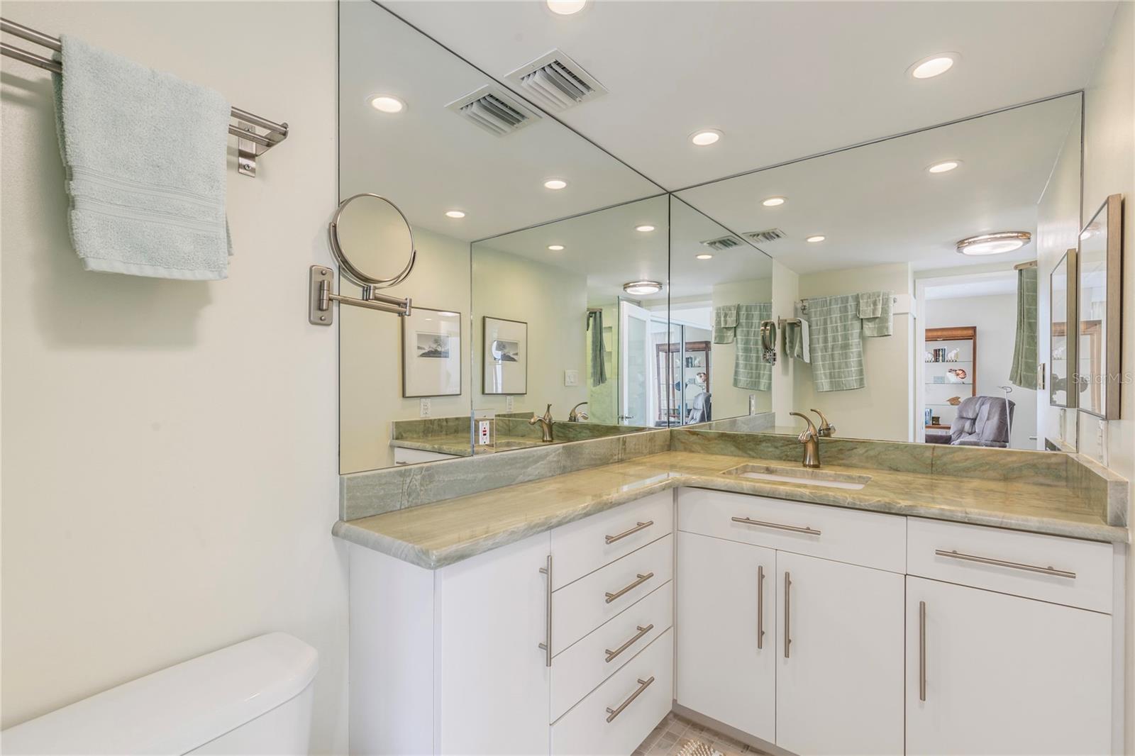 Image 23 of 45 For 440 Gulfview Boulevard 1705