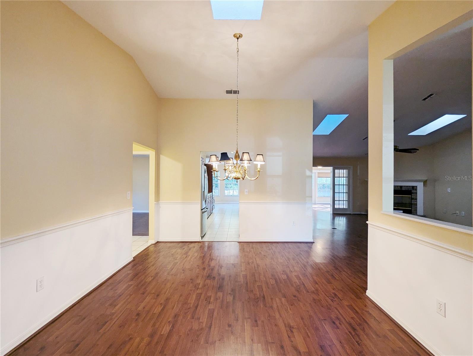 Image 11 of 40 For 3 Graytwig Ct Court W