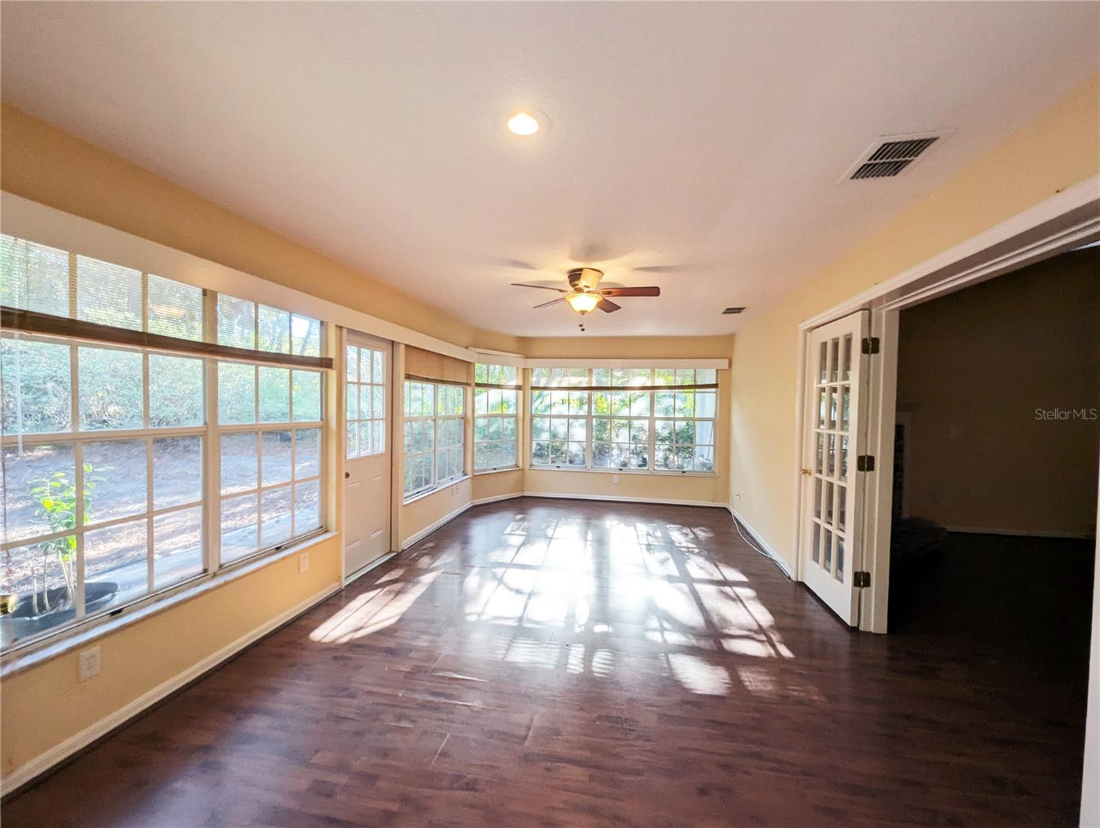 Image 15 of 40 For 3 Graytwig Ct Court W