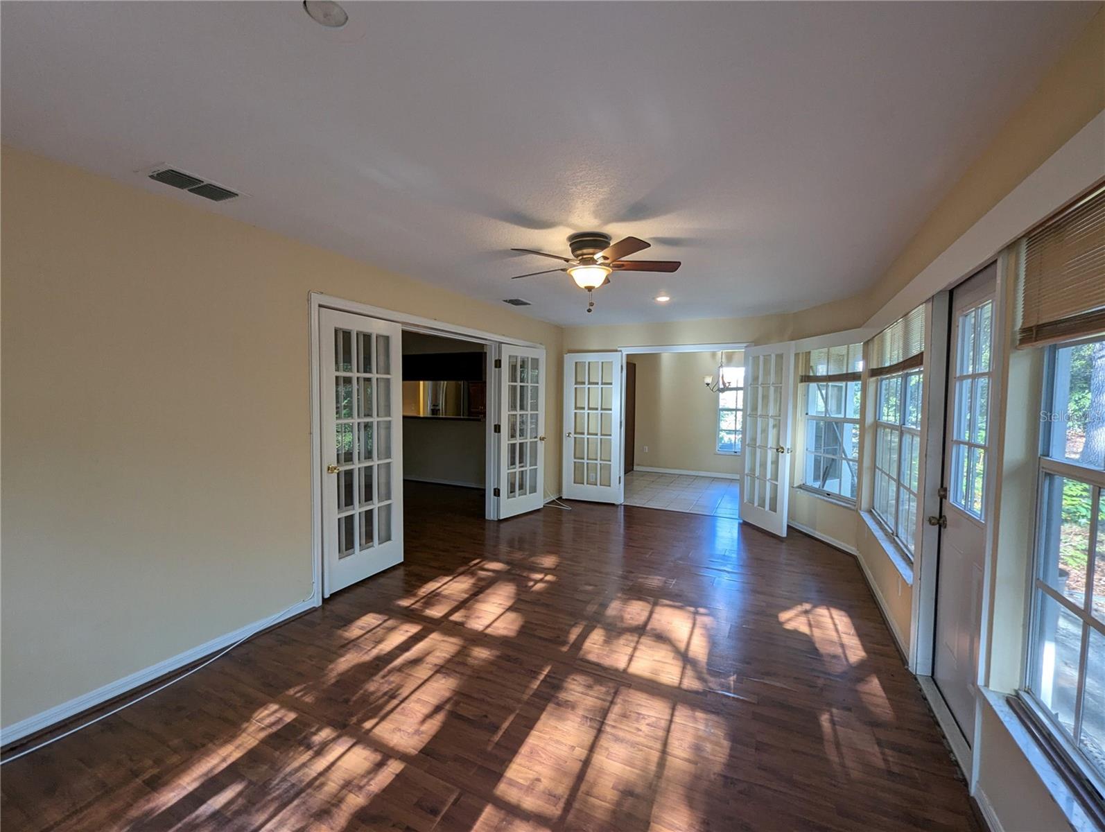 Image 16 of 40 For 3 Graytwig Ct Court W