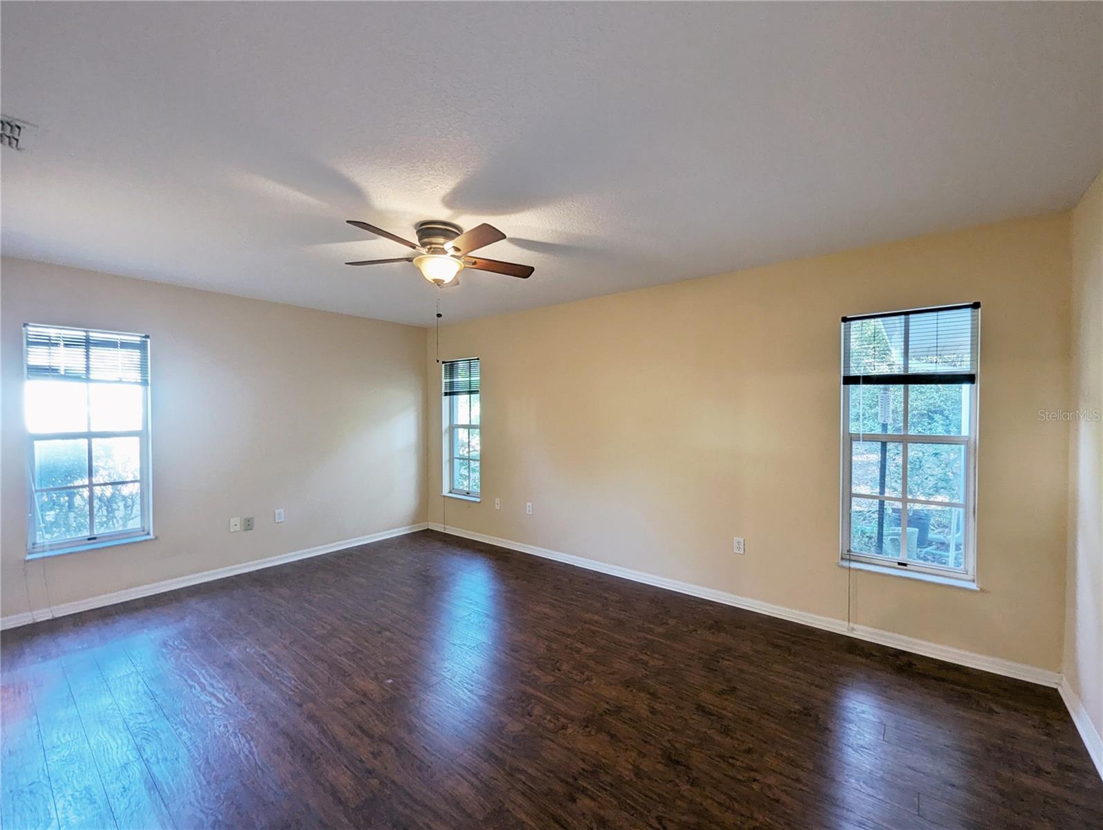 Image 17 of 40 For 3 Graytwig Ct Court W