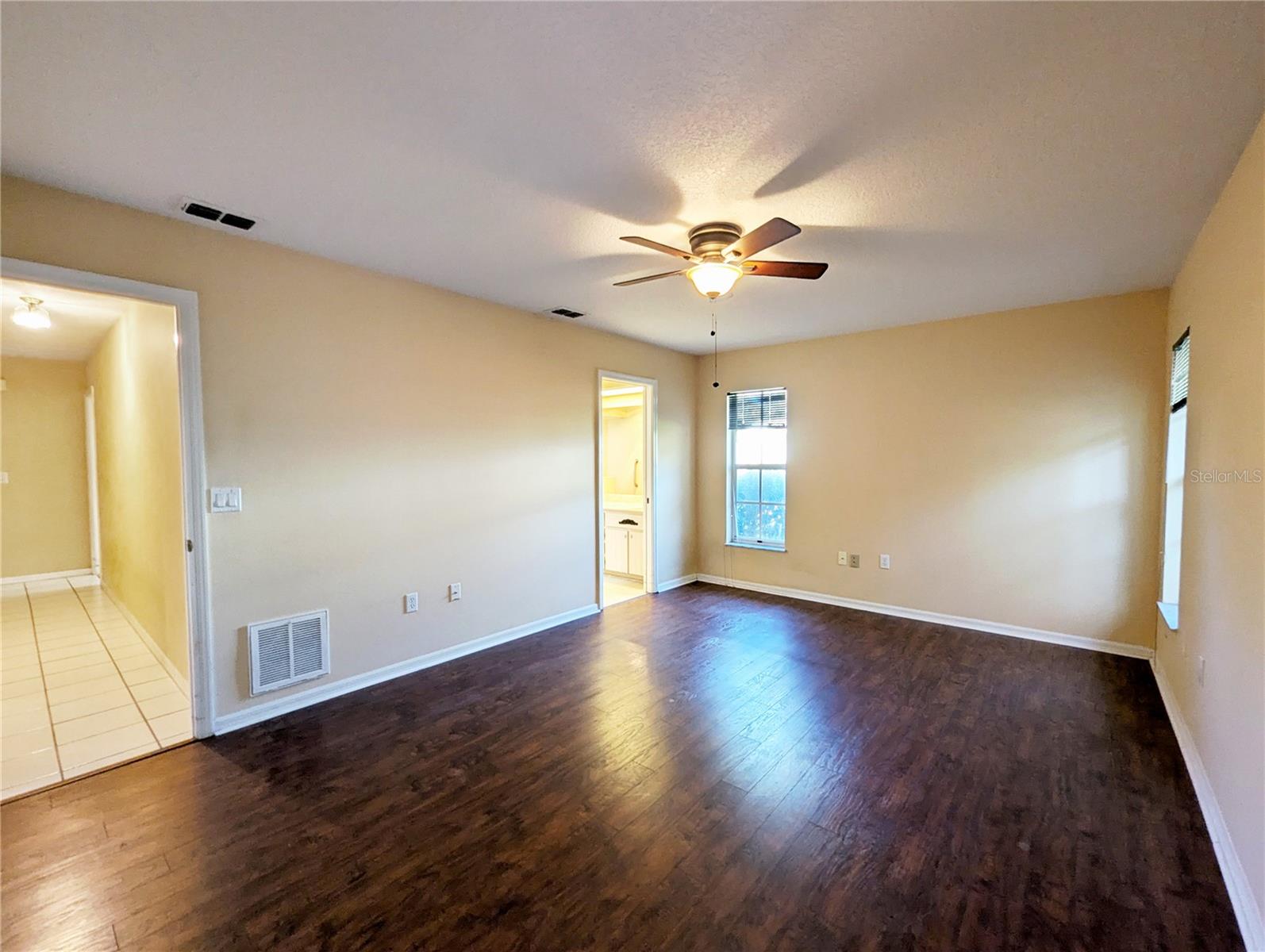 Image 18 of 40 For 3 Graytwig Ct Court W