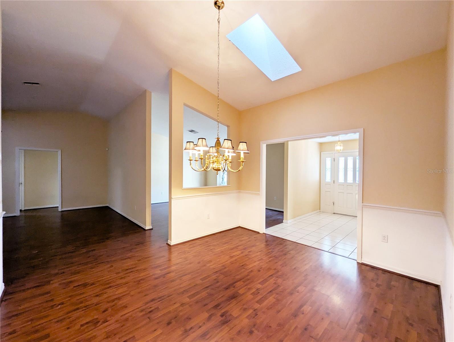 Image 2 of 40 For 3 Graytwig Ct Court W