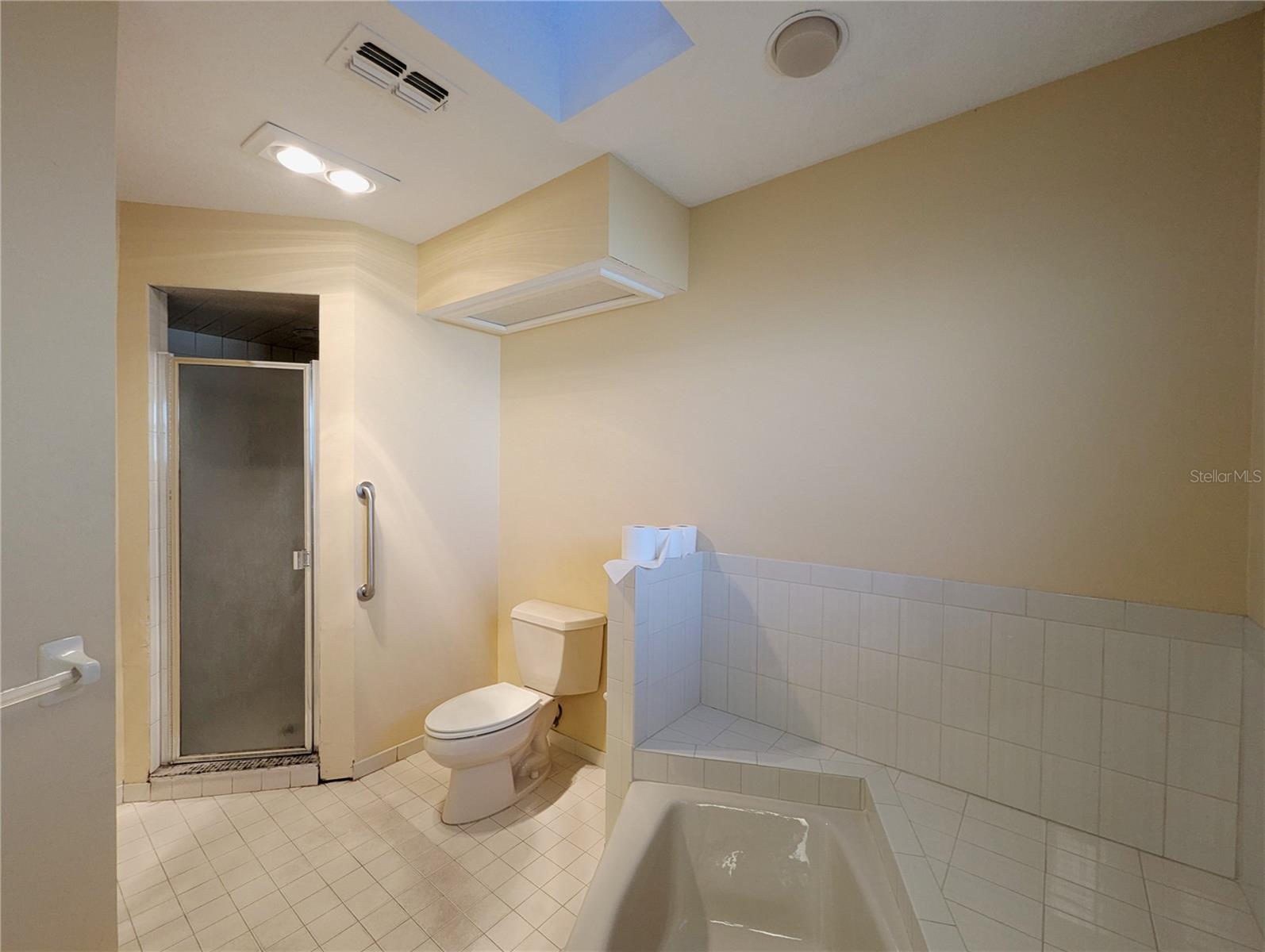 Image 21 of 40 For 3 Graytwig Ct Court W