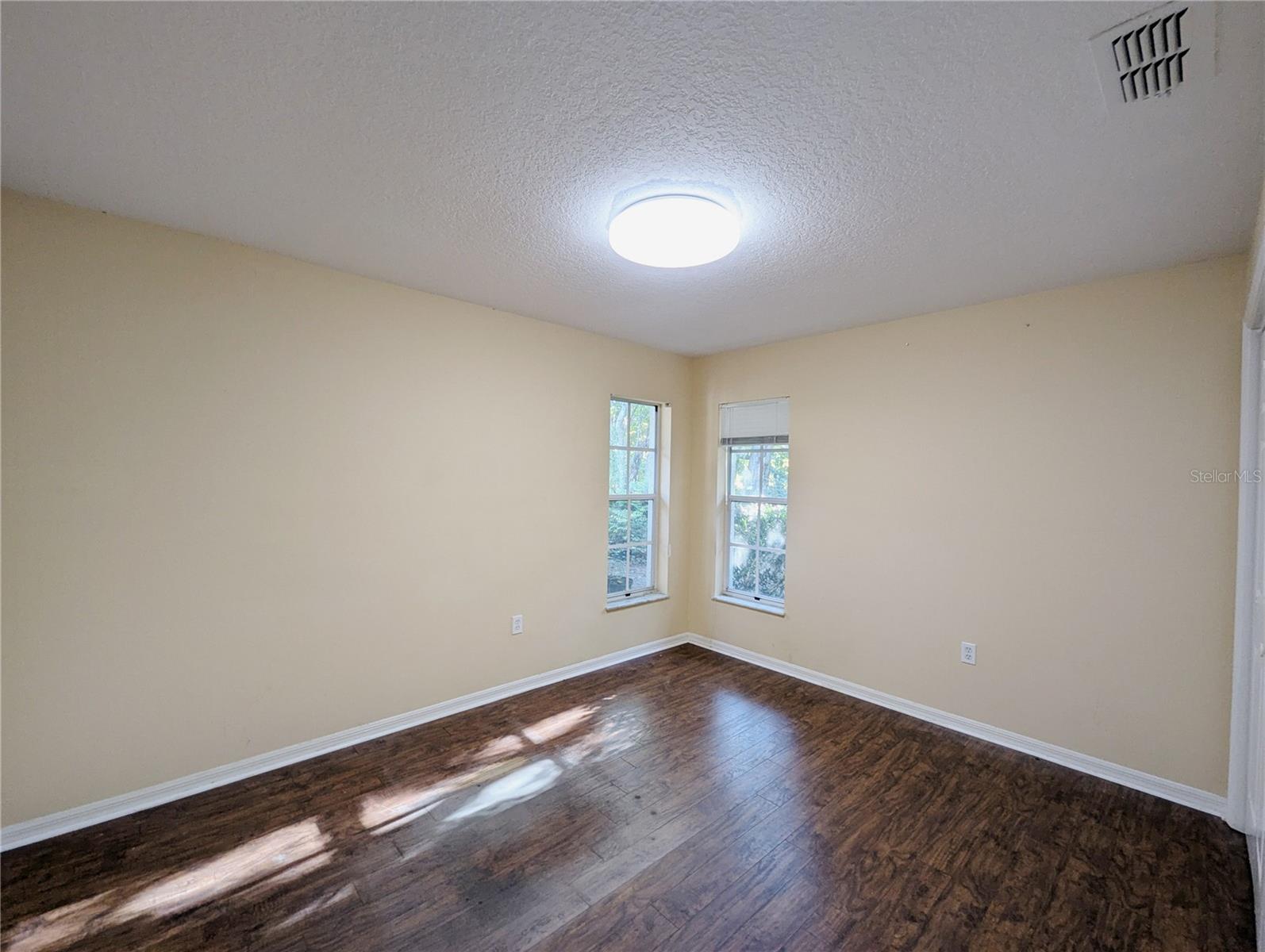 Image 25 of 40 For 3 Graytwig Ct Court W