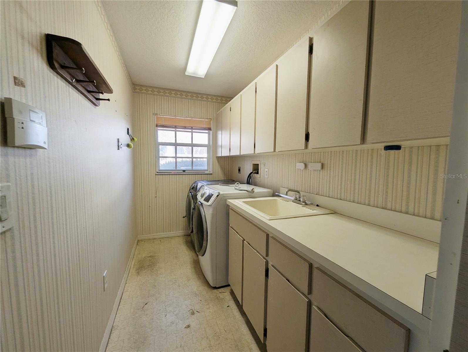 Image 26 of 40 For 3 Graytwig Ct Court W