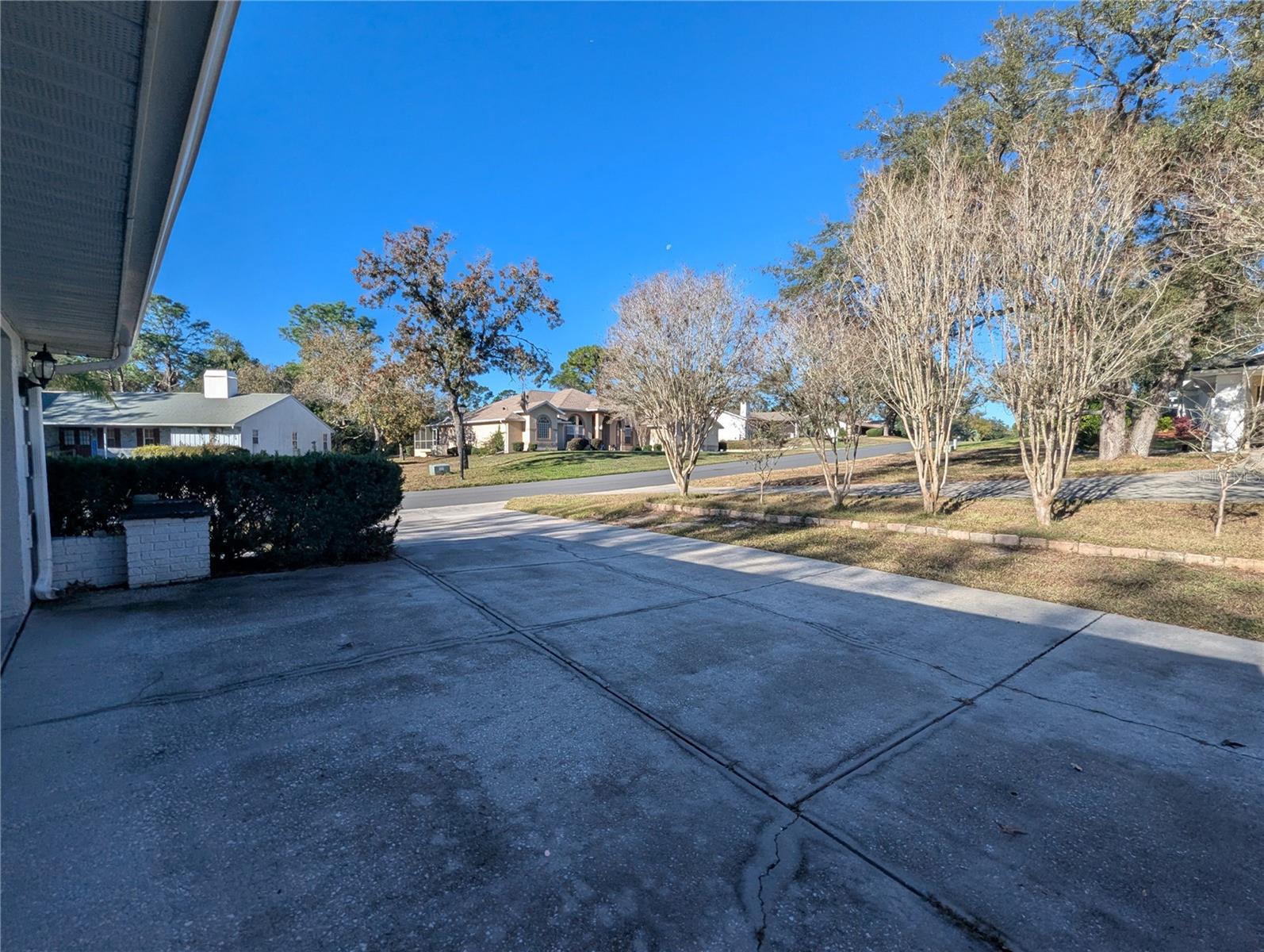 Image 34 of 40 For 3 Graytwig Ct Court W