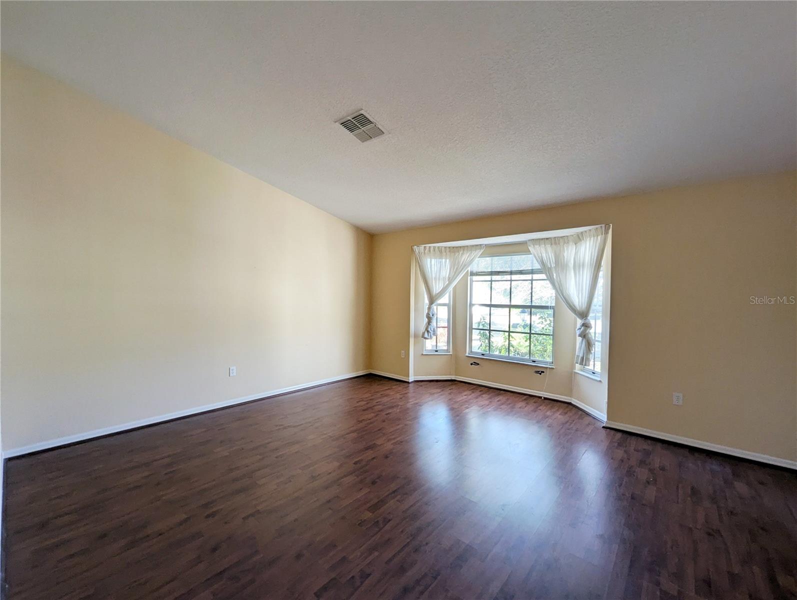 Image 7 of 40 For 3 Graytwig Ct Court W