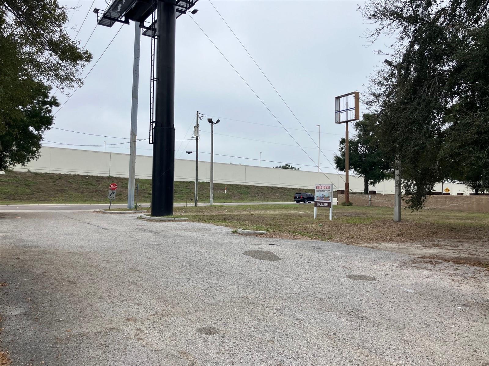 Listing photo id 1 for 3900 Marguerite Avenue