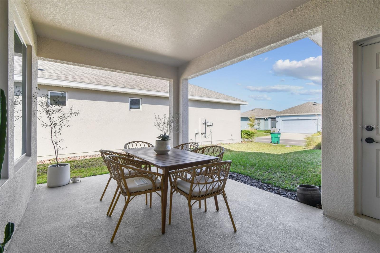 Listing photo id 24 for 28748 Rambutan Drive