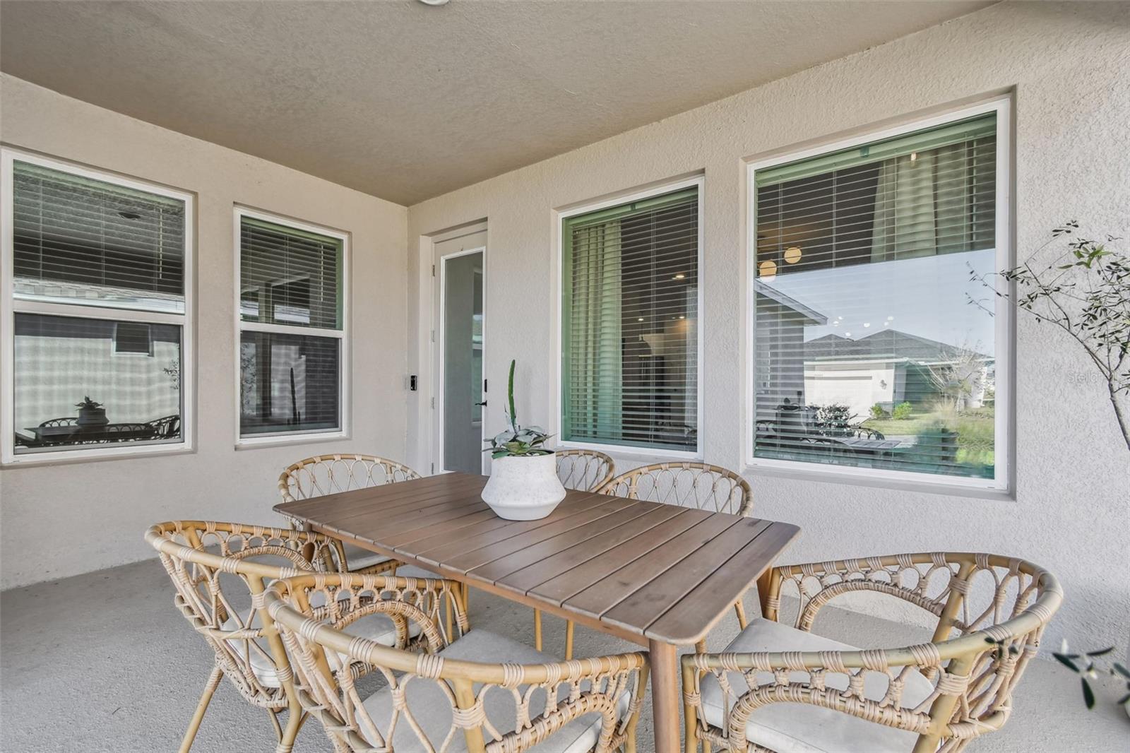 Listing photo id 25 for 28748 Rambutan Drive