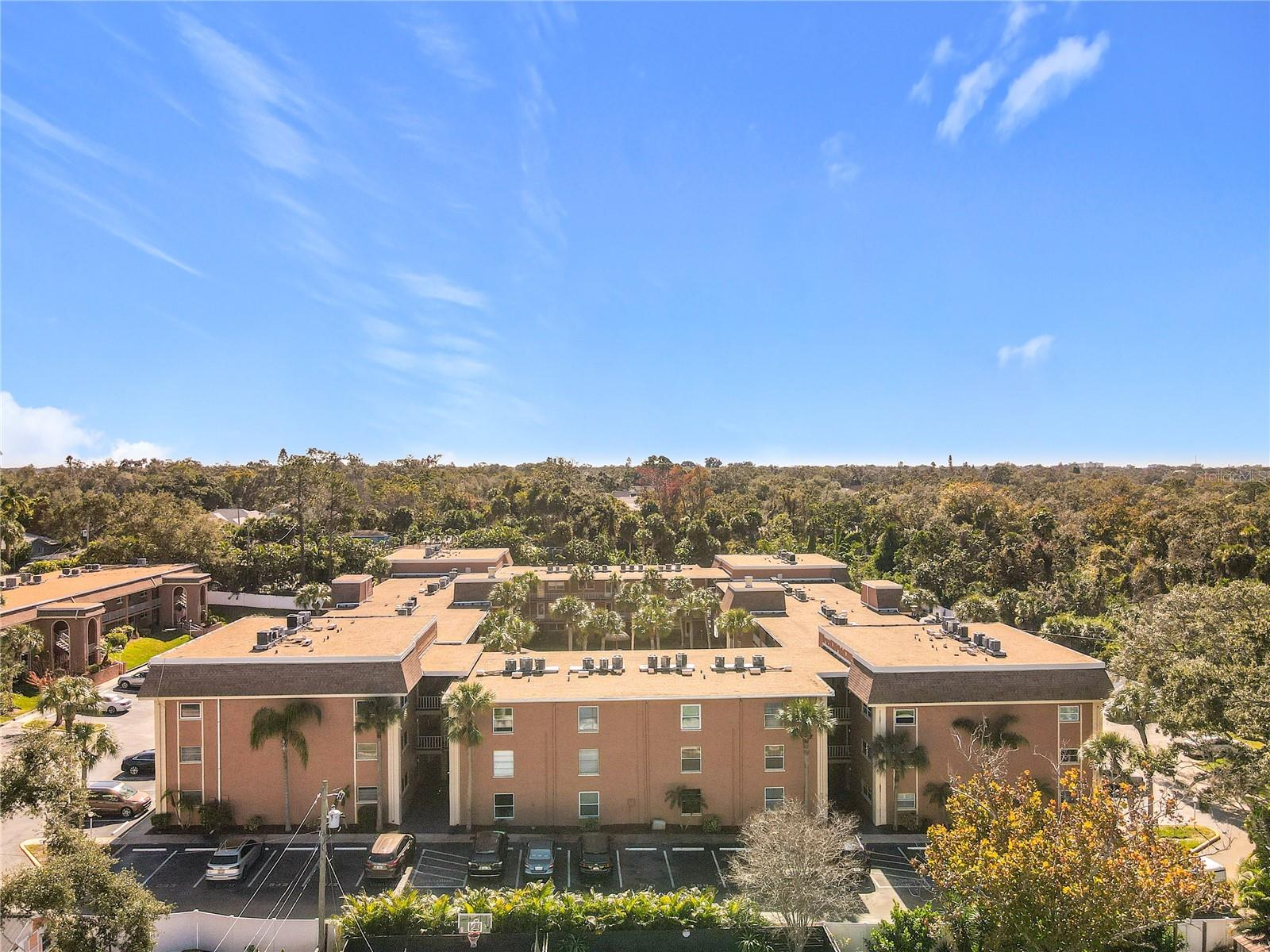 Image 15 of 39 For 12760 Indian Rocks Road 583