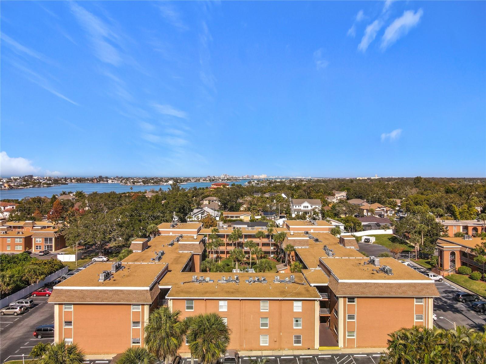 Image 18 of 39 For 12760 Indian Rocks Road 583