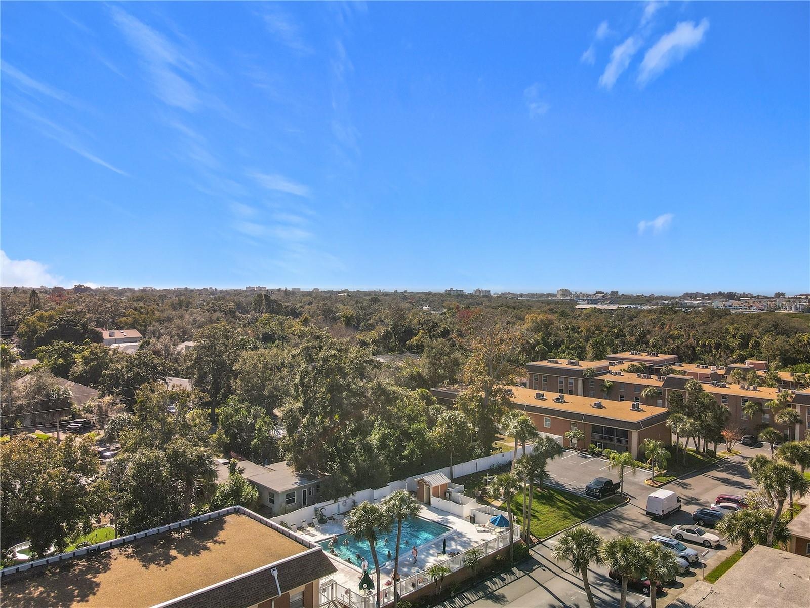 Image 26 of 39 For 12760 Indian Rocks Road 583