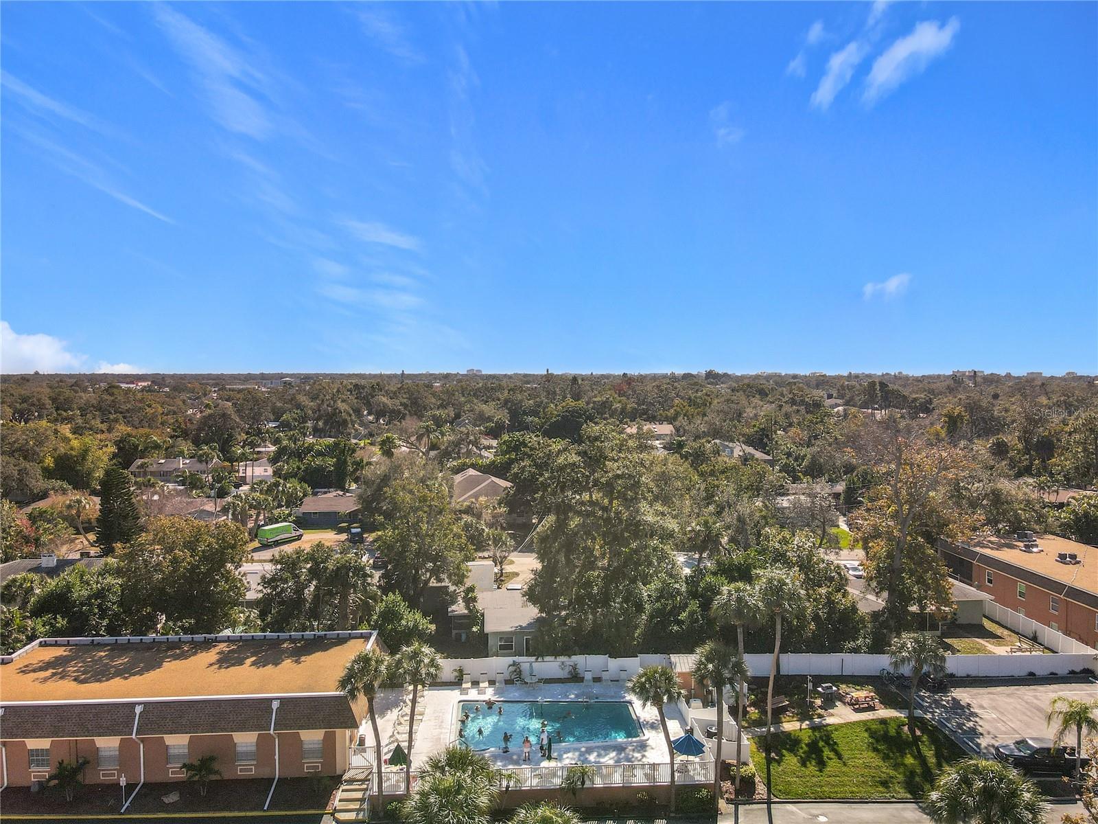 Image 28 of 39 For 12760 Indian Rocks Road 583