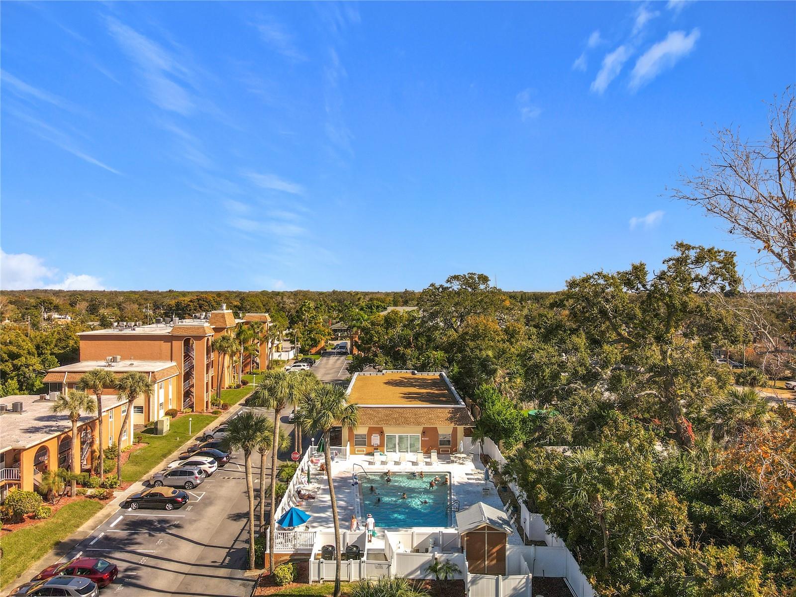 Image 29 of 39 For 12760 Indian Rocks Road 583