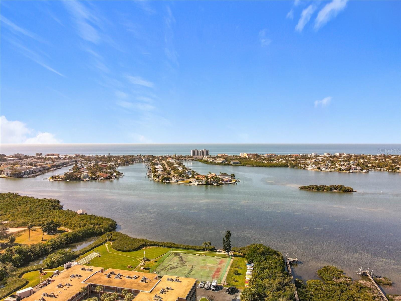 Image 31 of 39 For 12760 Indian Rocks Road 583