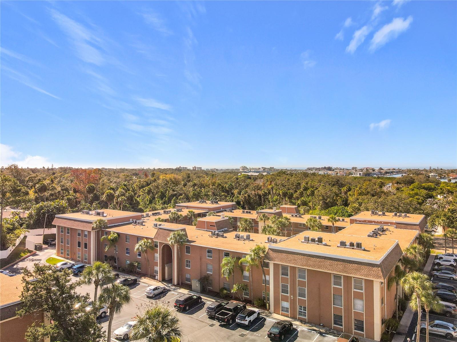 Image 32 of 39 For 12760 Indian Rocks Road 583