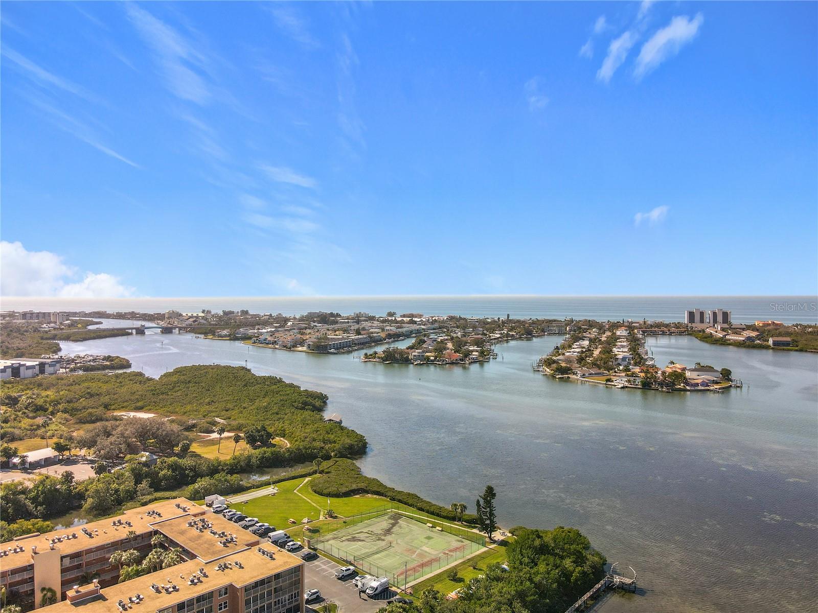 Image 33 of 39 For 12760 Indian Rocks Road 583