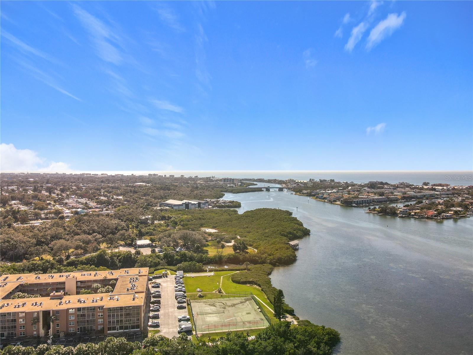 Image 34 of 39 For 12760 Indian Rocks Road 583