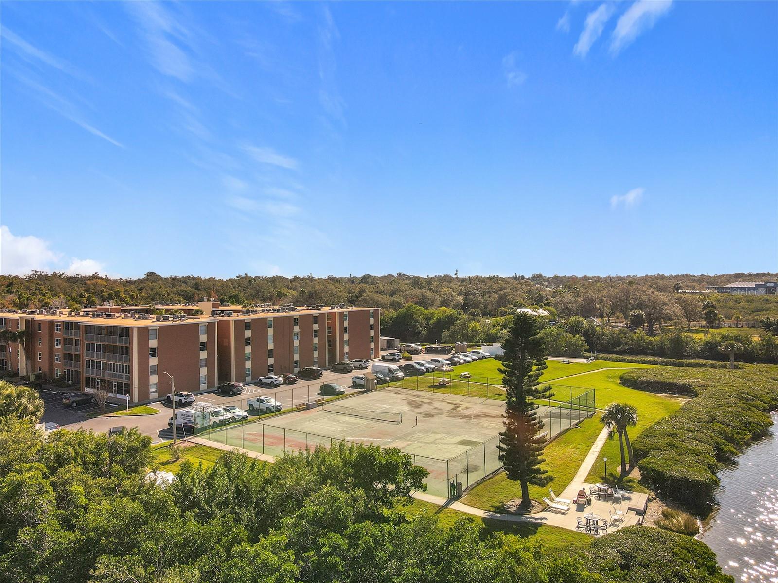 Image 35 of 39 For 12760 Indian Rocks Road 583