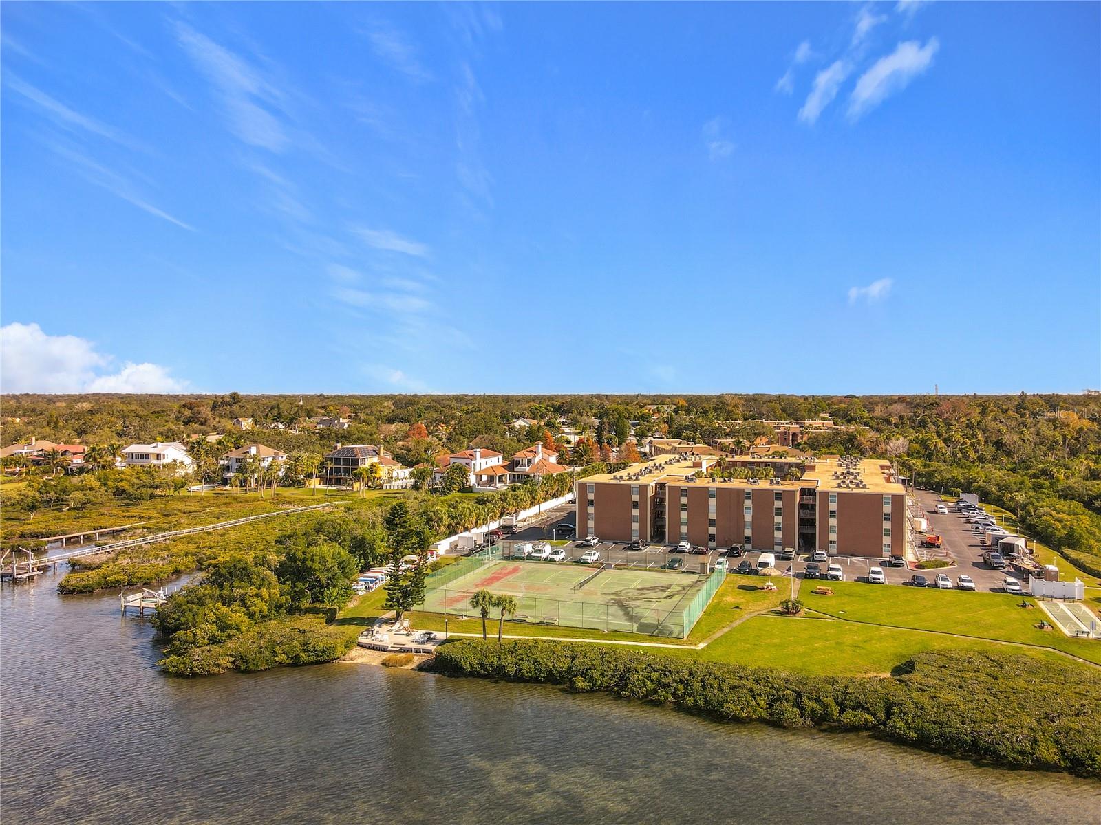 Image 37 of 39 For 12760 Indian Rocks Road 583