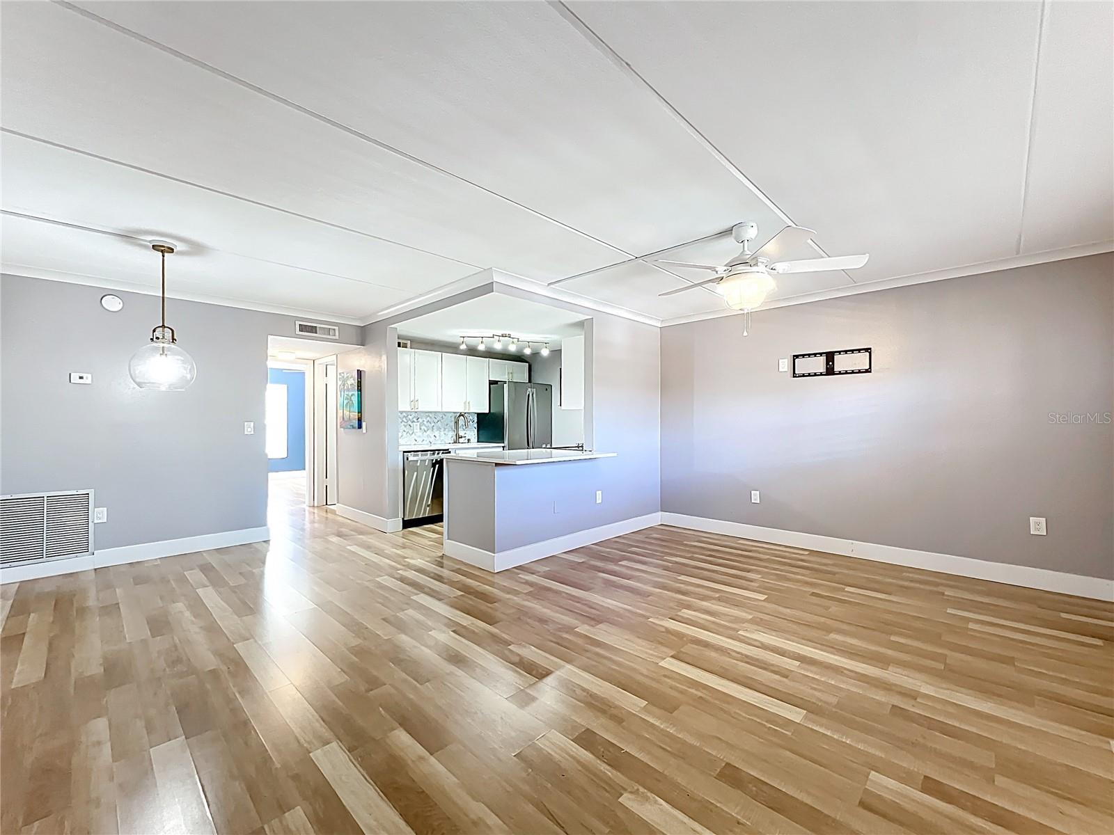 Image 4 of 39 For 12760 Indian Rocks Road 583