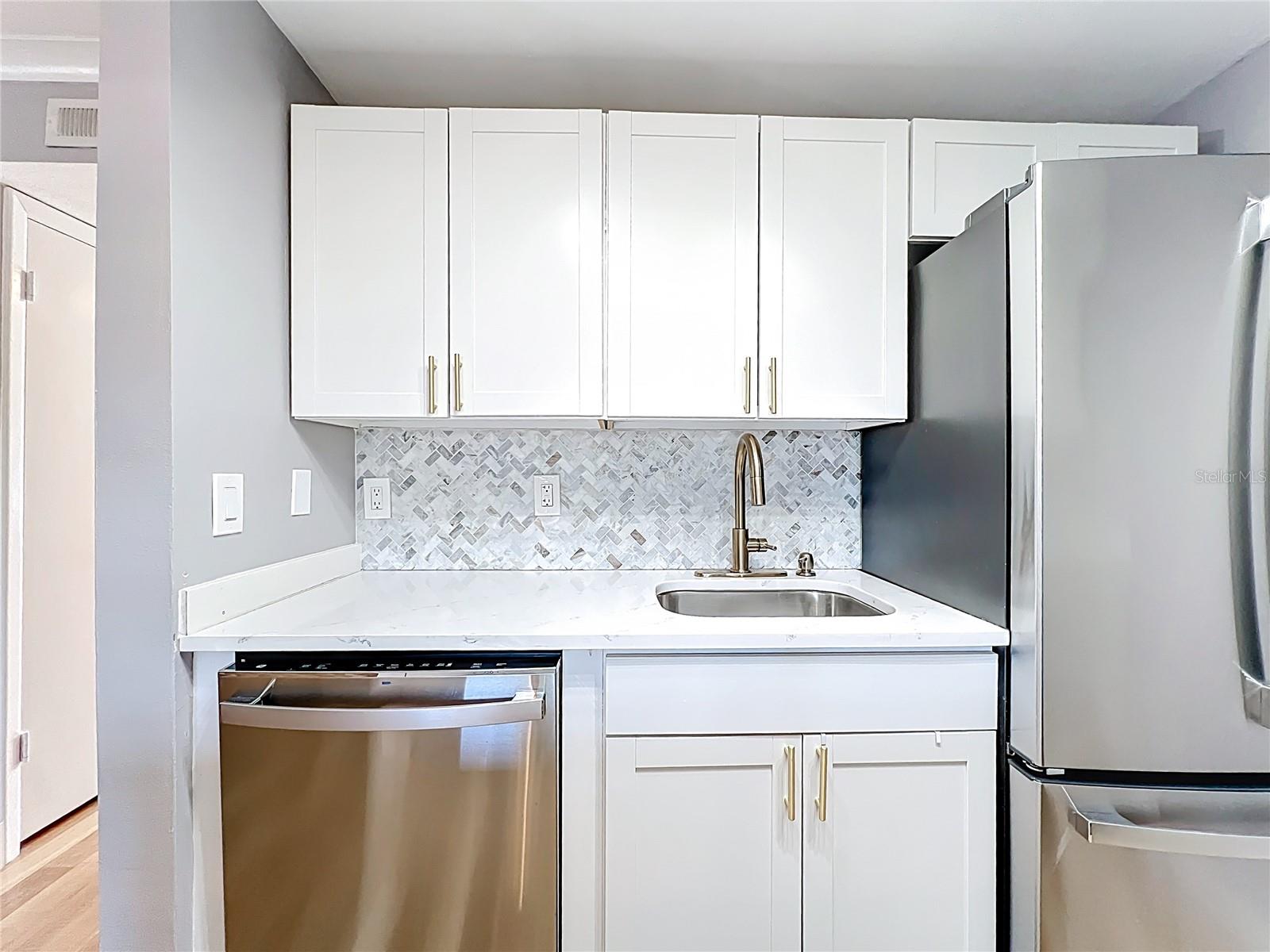 Image 8 of 39 For 12760 Indian Rocks Road 583