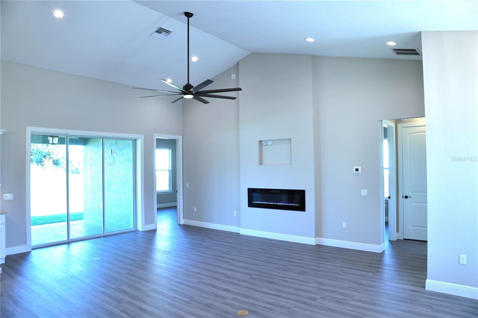 Image 7 of 28 For 17887 72nd Street Road