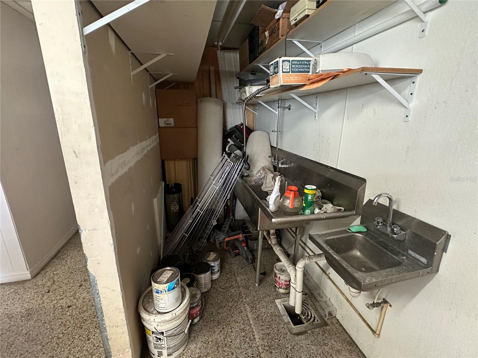 Listing photo id 8 for 1345 Kathleen Road