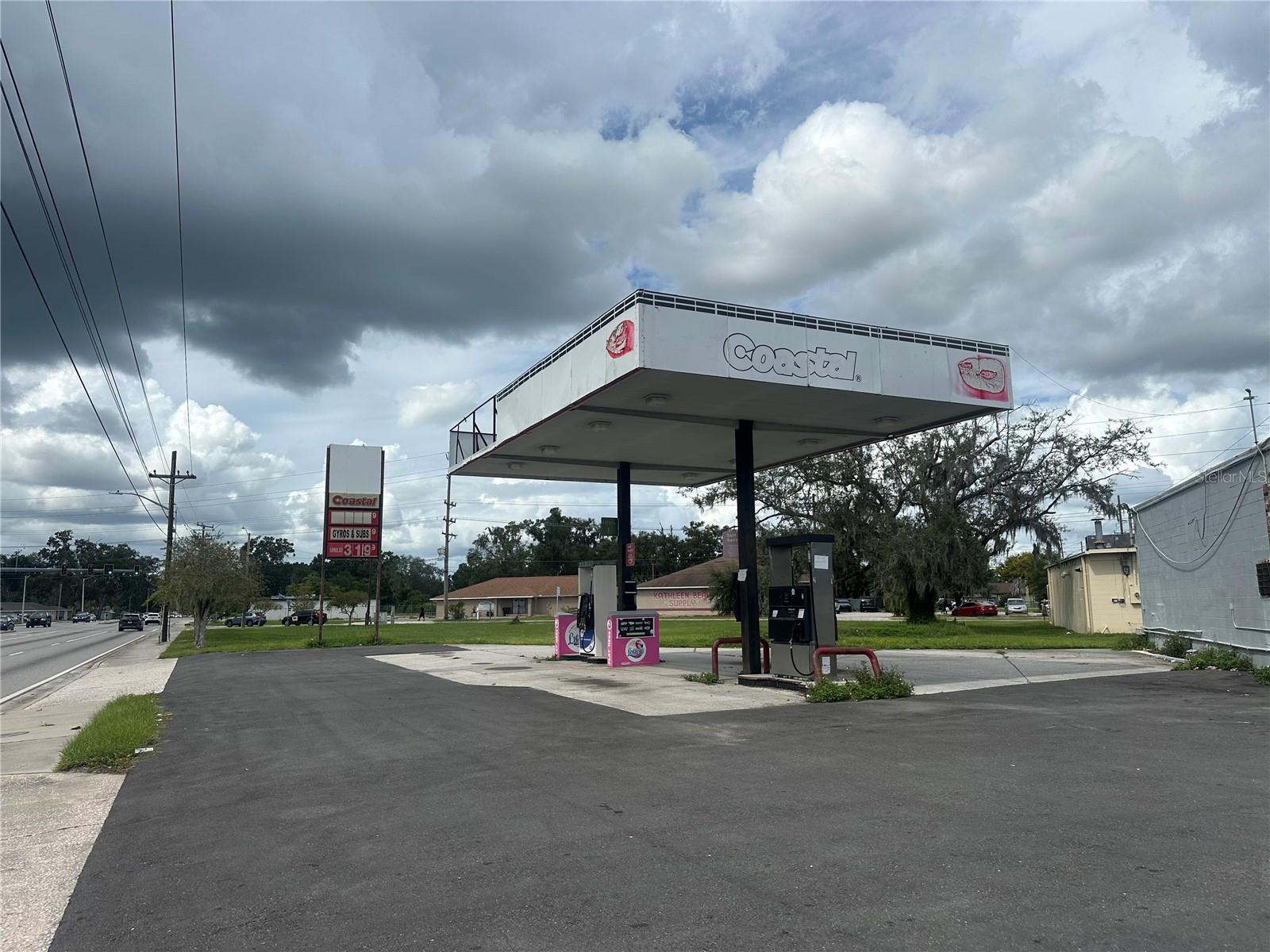 Listing photo id 11 for 1345 Kathleen Road