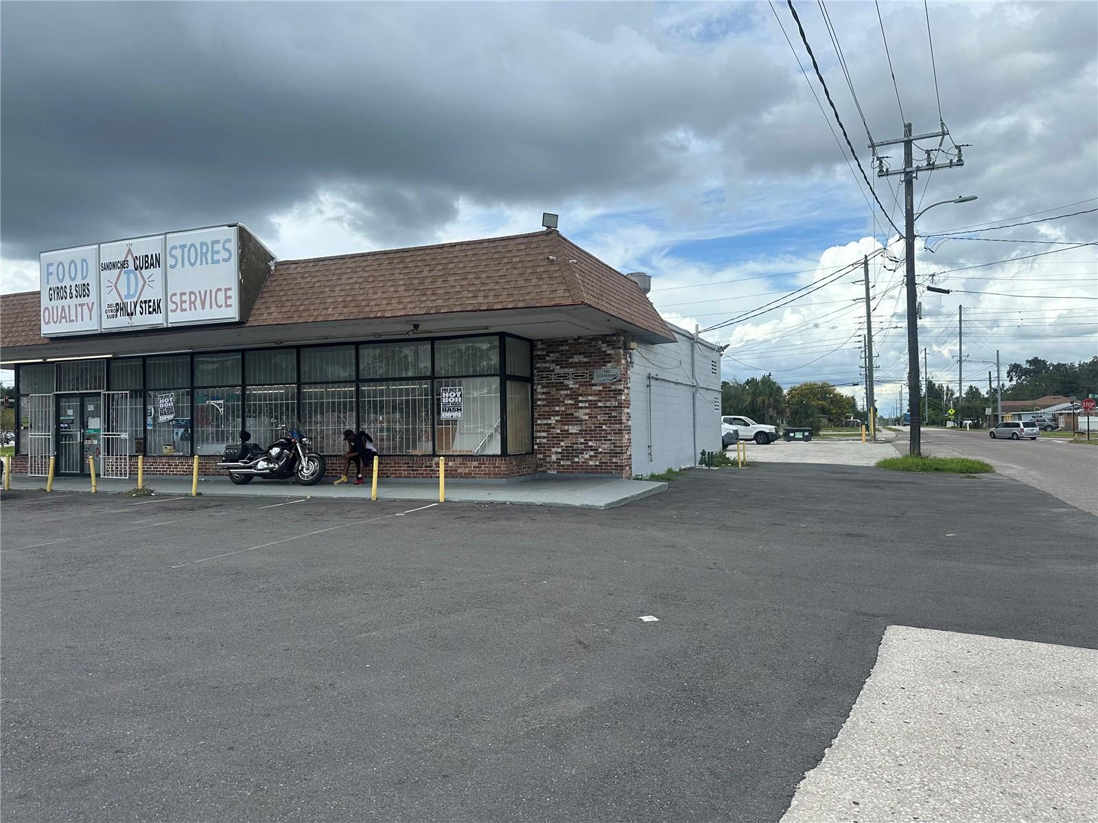 Listing photo id 13 for 1345 Kathleen Road