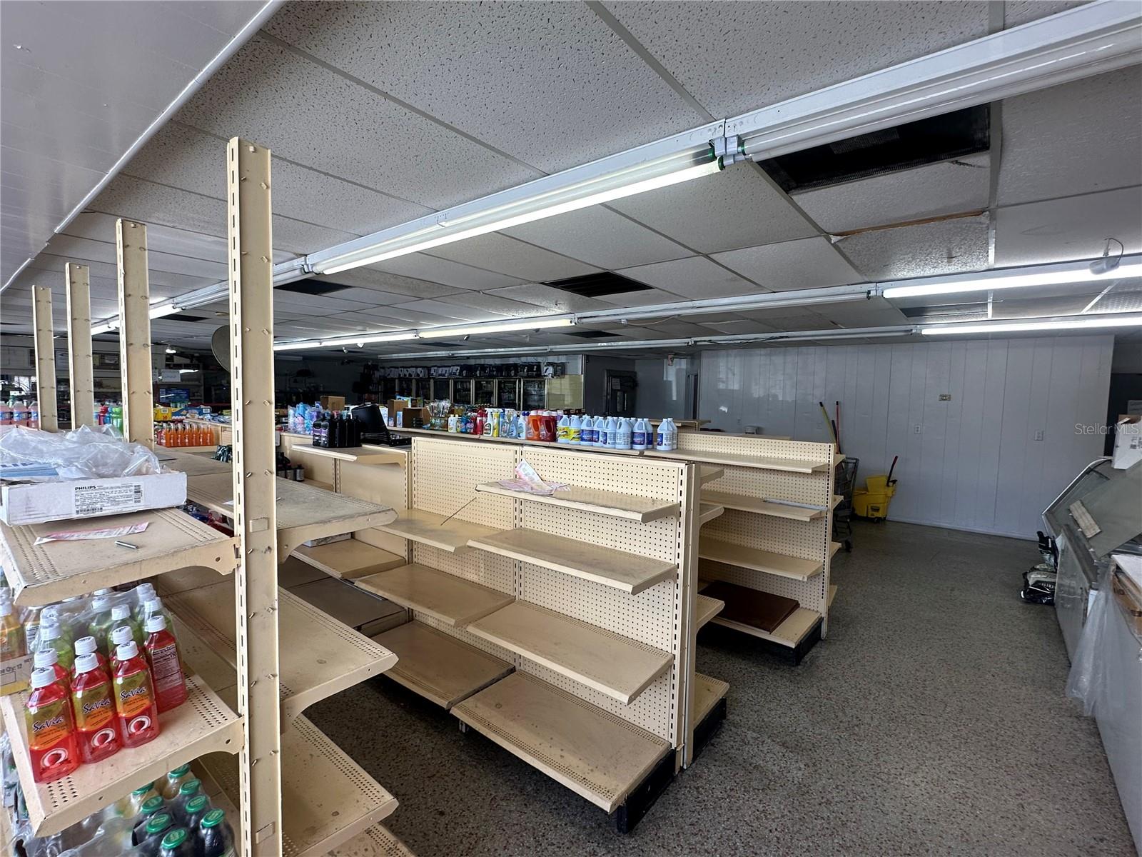 Listing photo id 2 for 1345 Kathleen Road