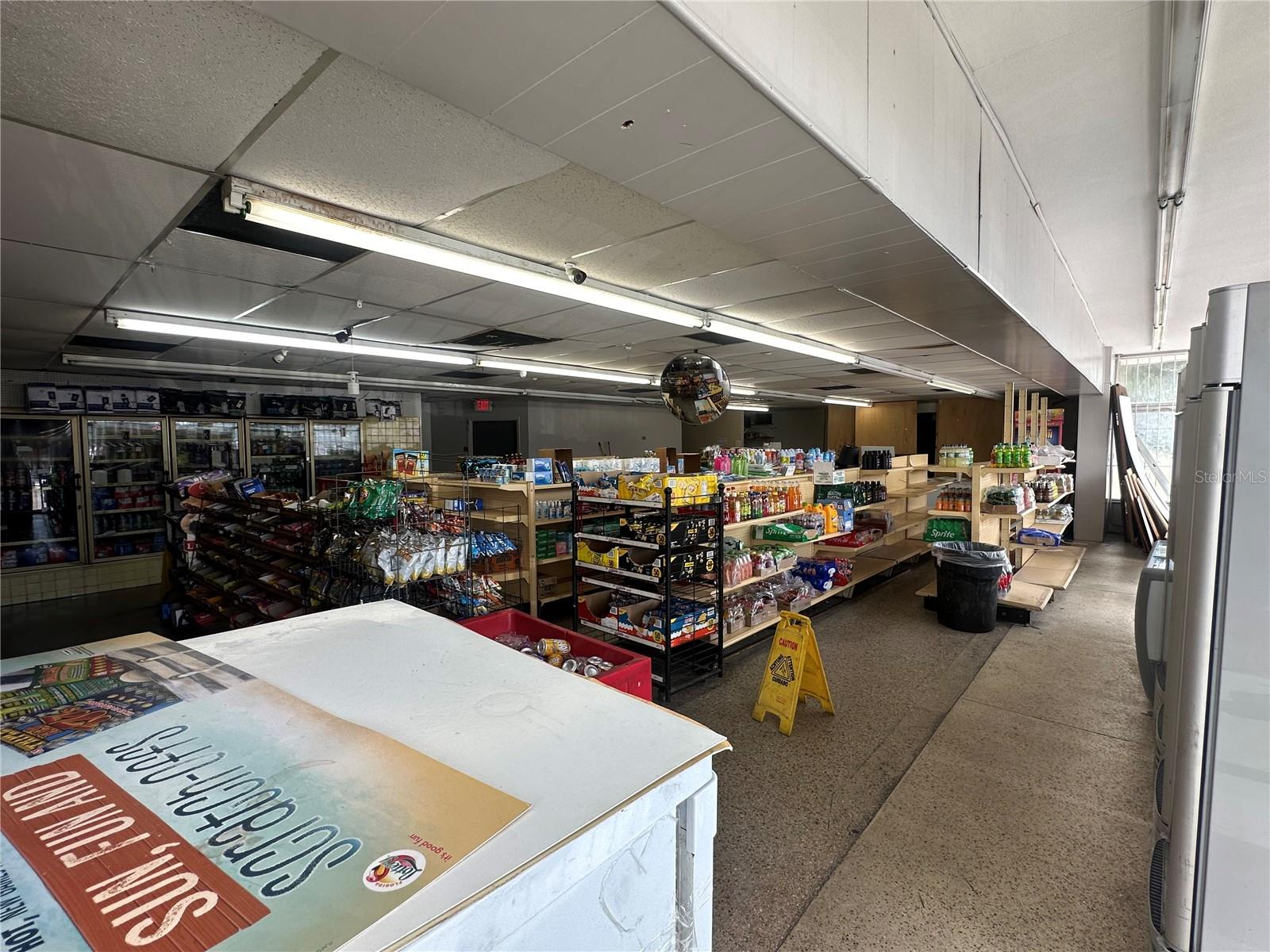 Listing photo id 3 for 1345 Kathleen Road