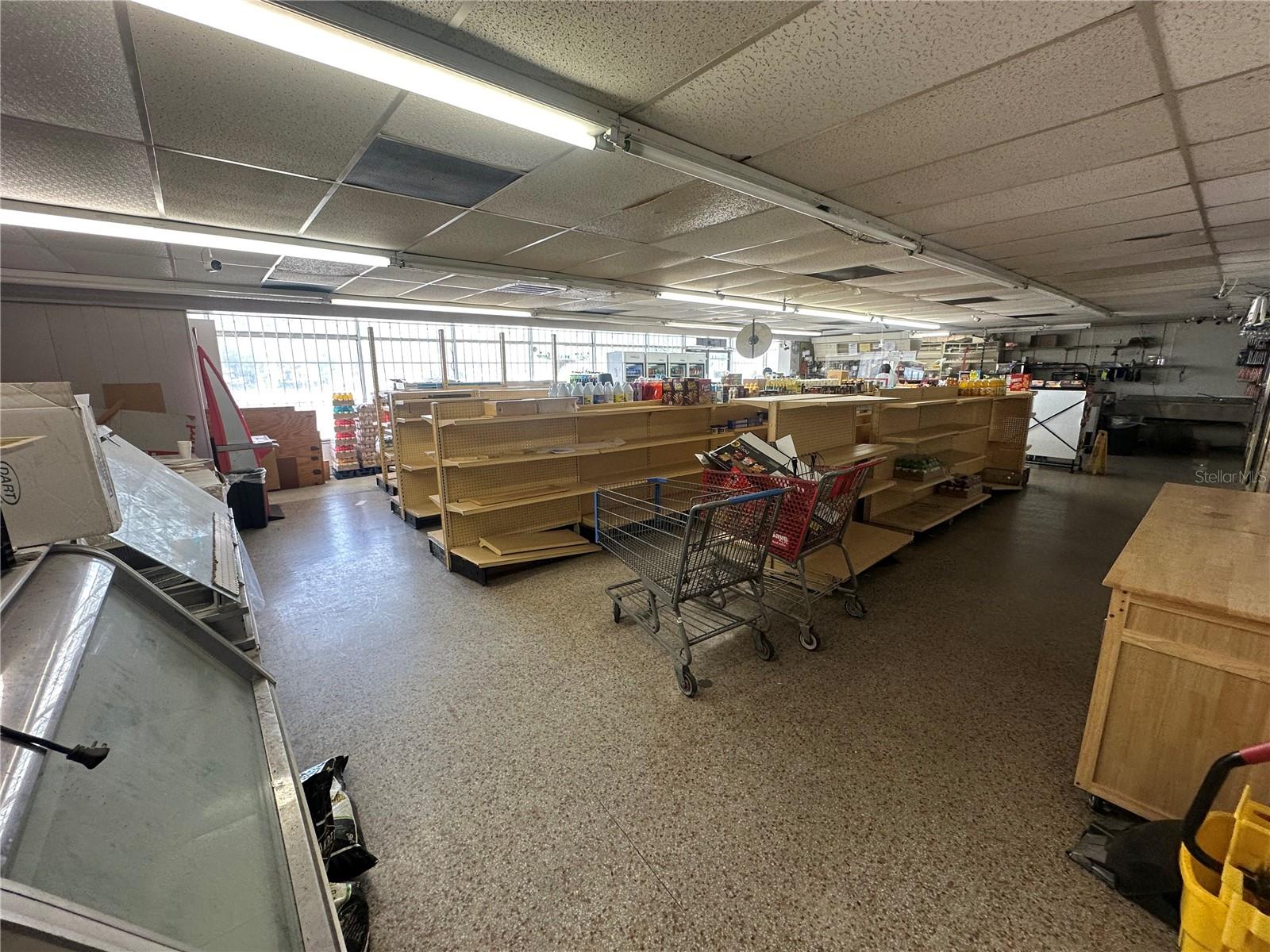 Listing photo id 4 for 1345 Kathleen Road